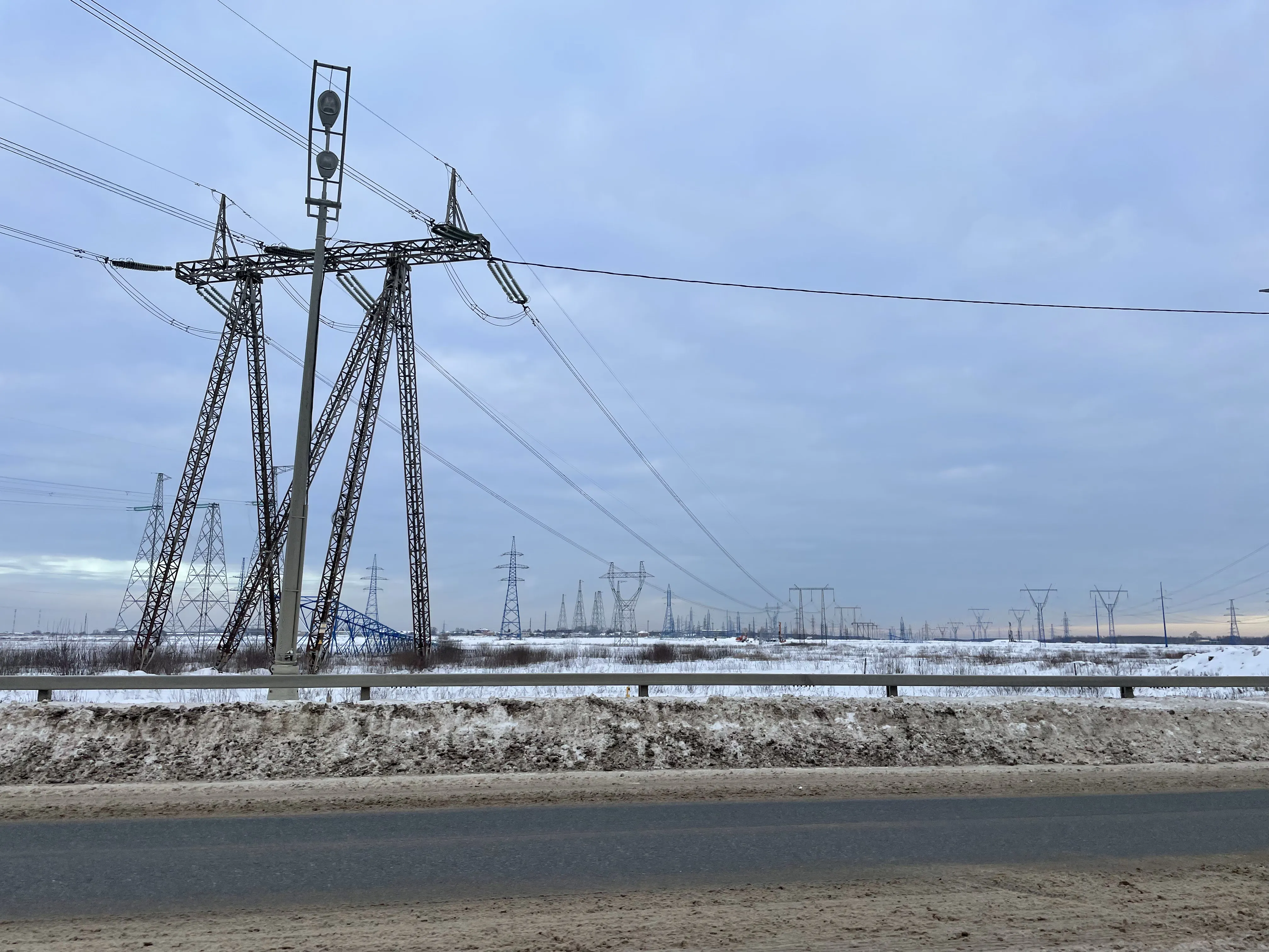 АЗС у электроопор, фото 1