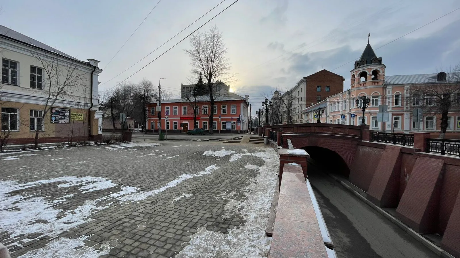 Городская улица с мостом, фото 19