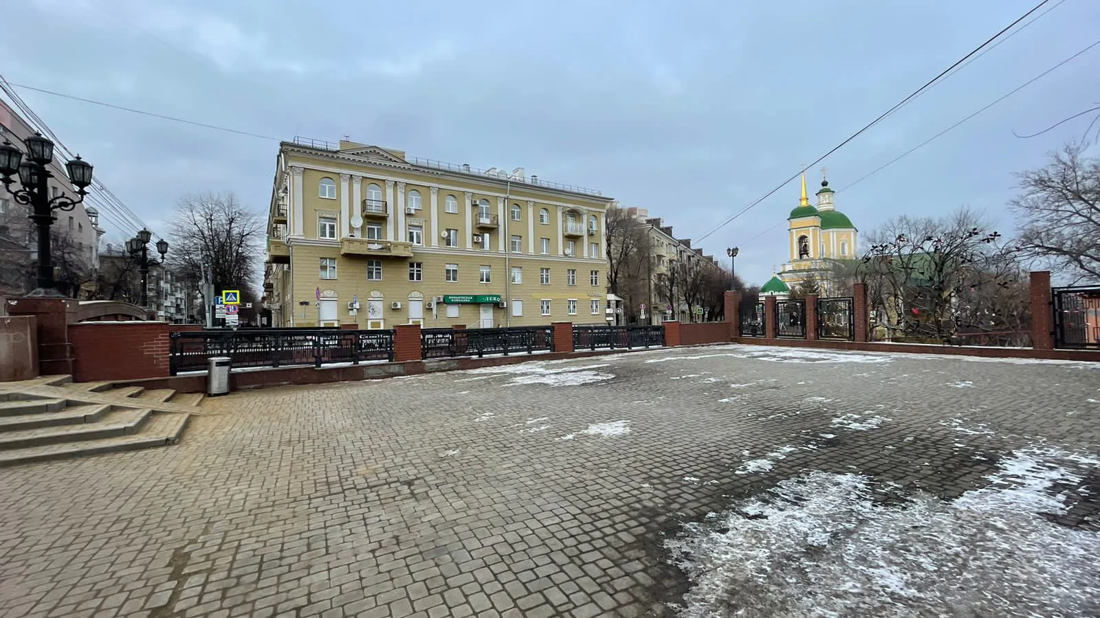 Городская улица с мостом, фото 10