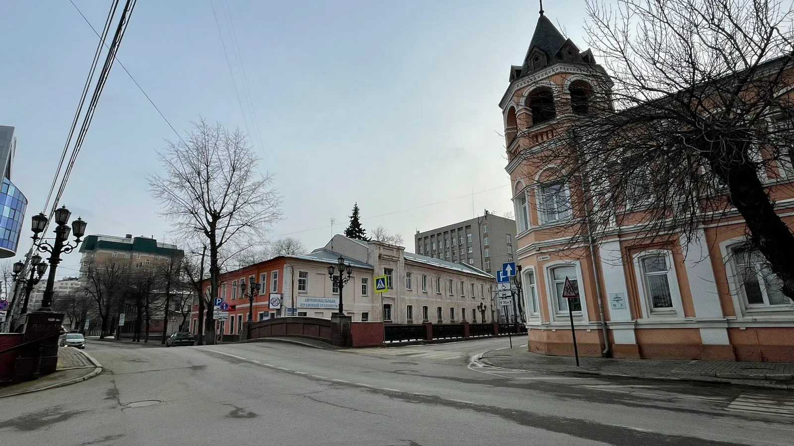 Городская улица с мостом, фото 18