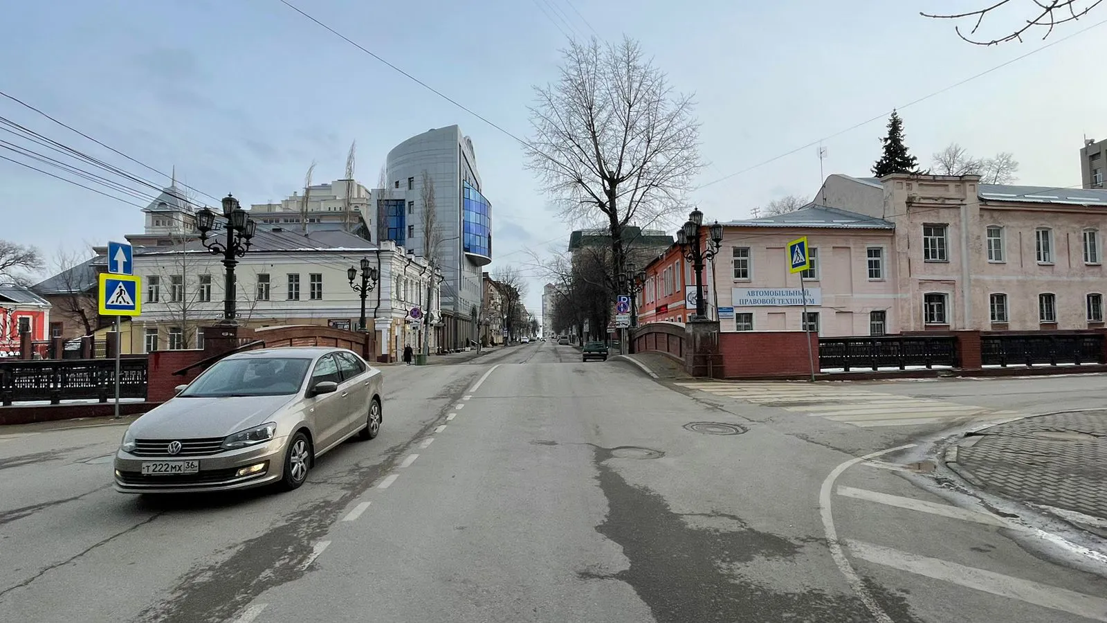 Городская улица с мостом, фото 20