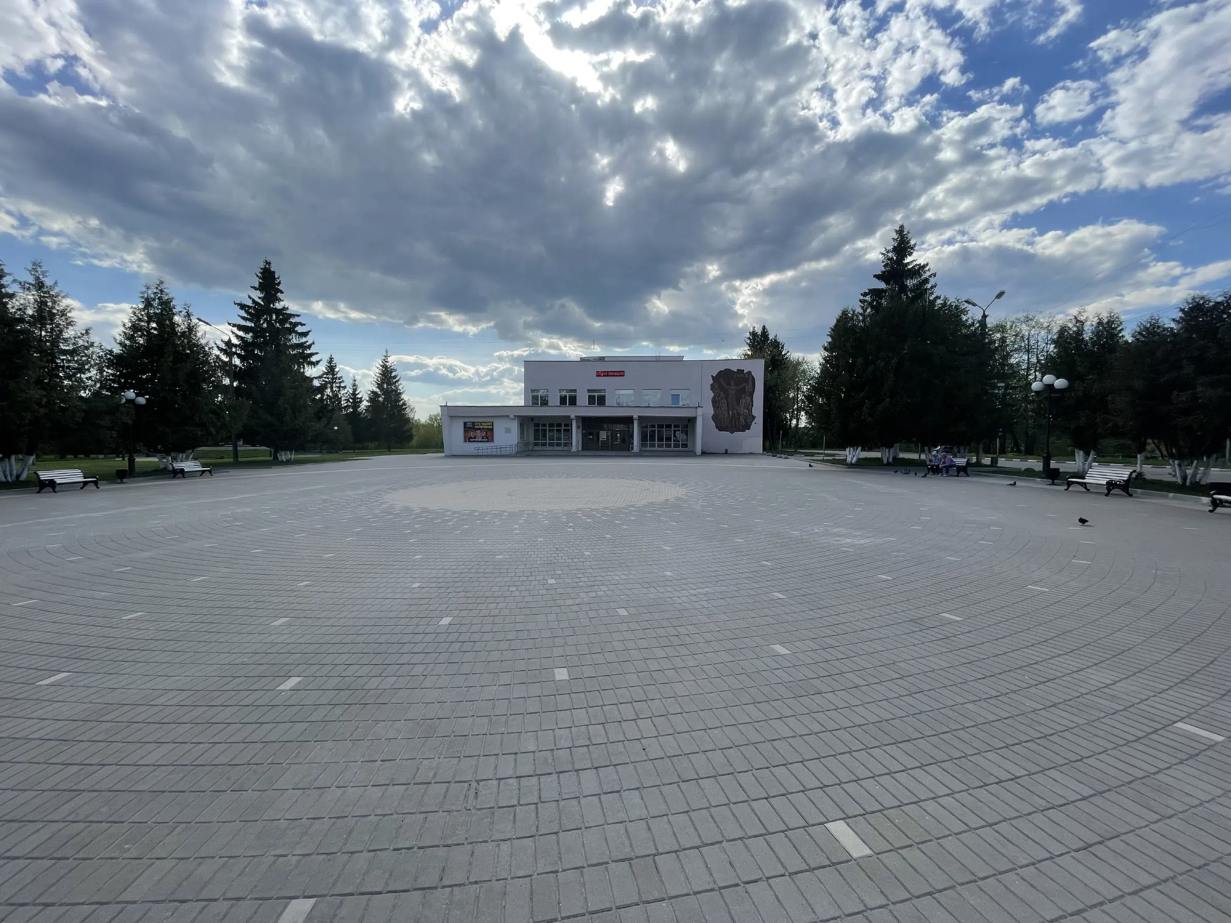 Площадь с памятником, фото 2