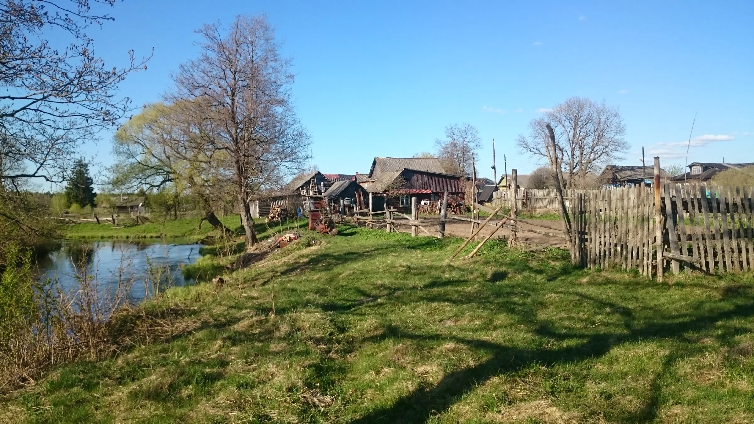 Деревенская изба с забором, фото 15