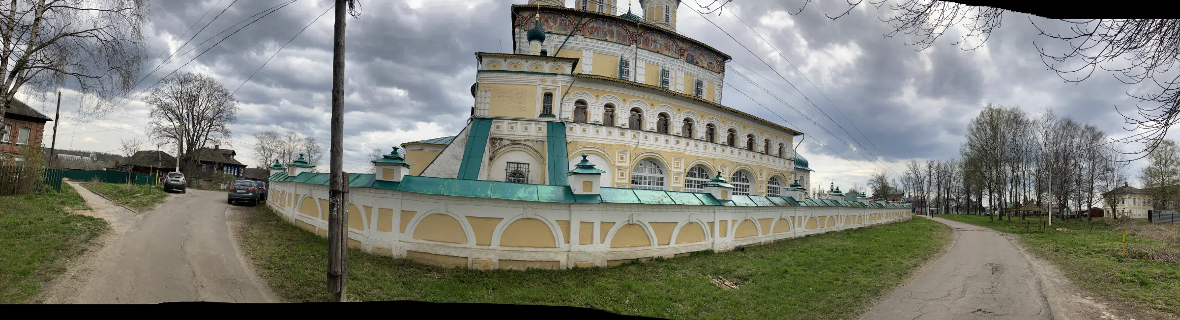 Церковь у реки, фото 1