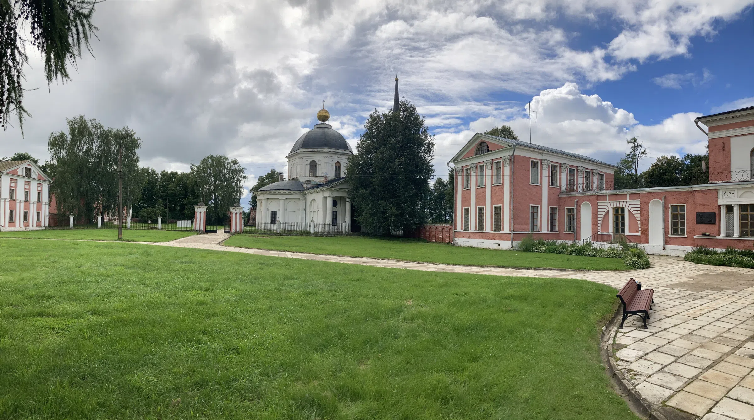 Классическая усадьба с колоннами, фото 1