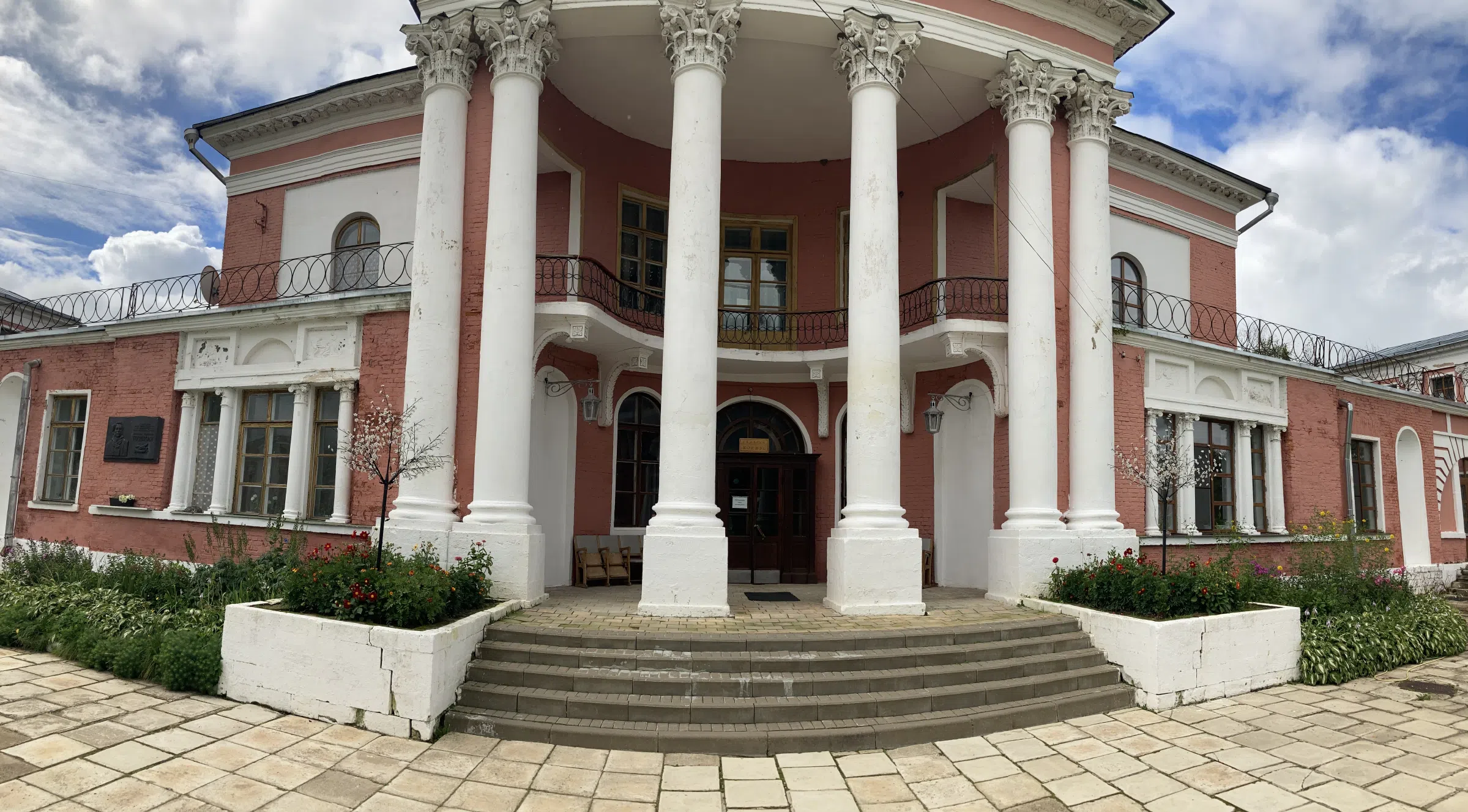 Классическая усадьба с колоннами, фото 3