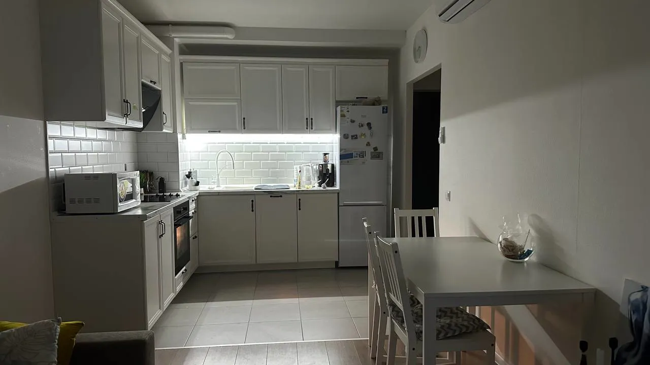 Квартира с бирюзовой кроватью, фото 6