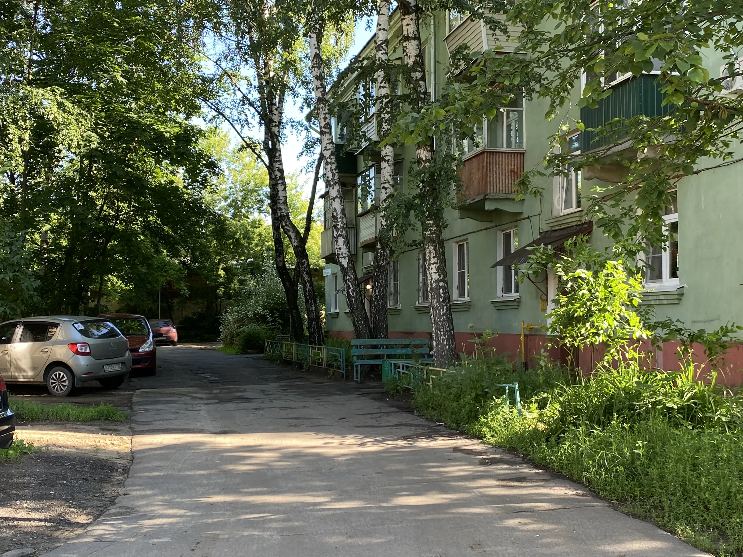 Жёлтый двор с зеленью, фото 9