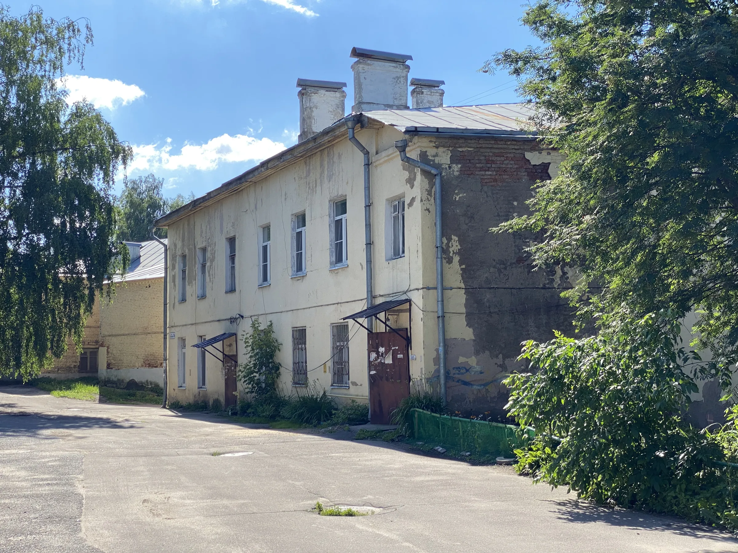Старый двор с колокольней, фото 11