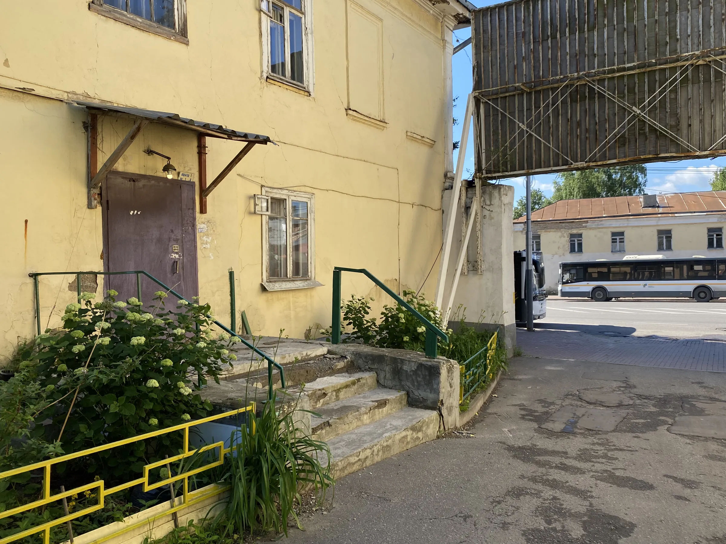Старый двор с колокольней, фото 15
