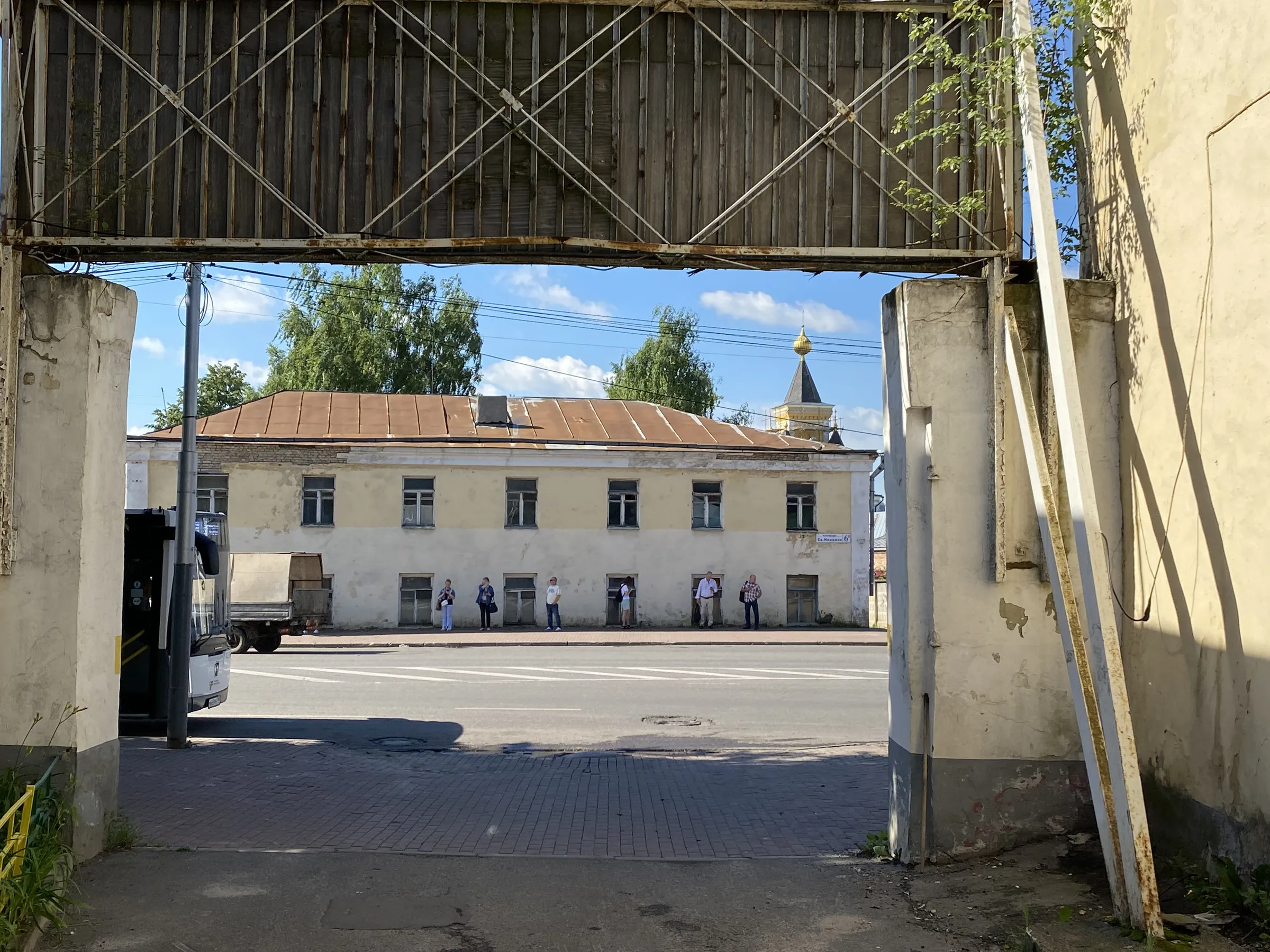 Старый двор с колокольней, фото 18