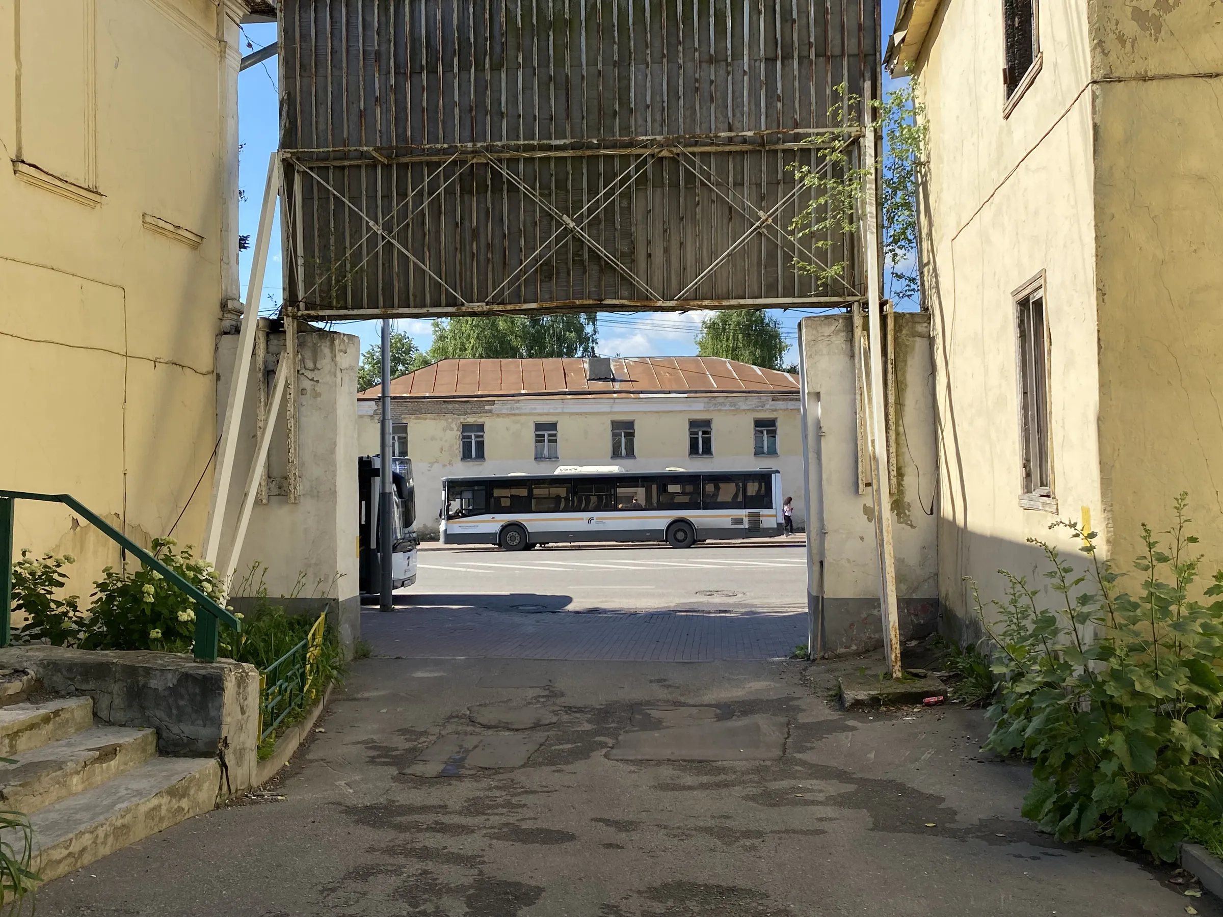 Старый двор с колокольней, фото 14