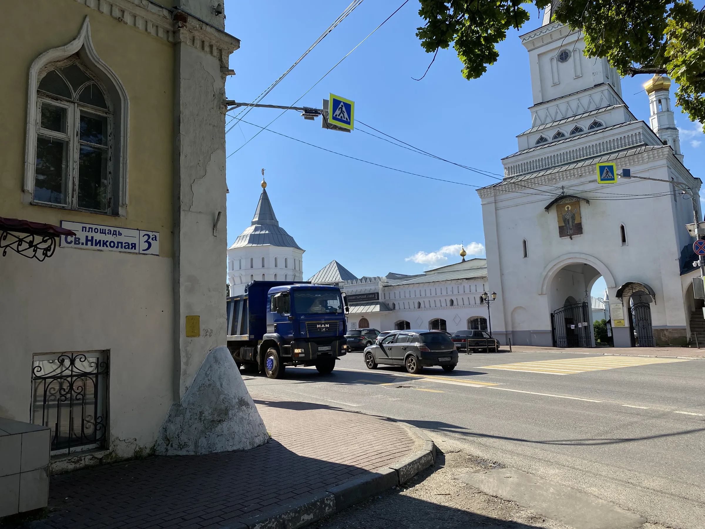 Старый двор с колокольней, фото 23