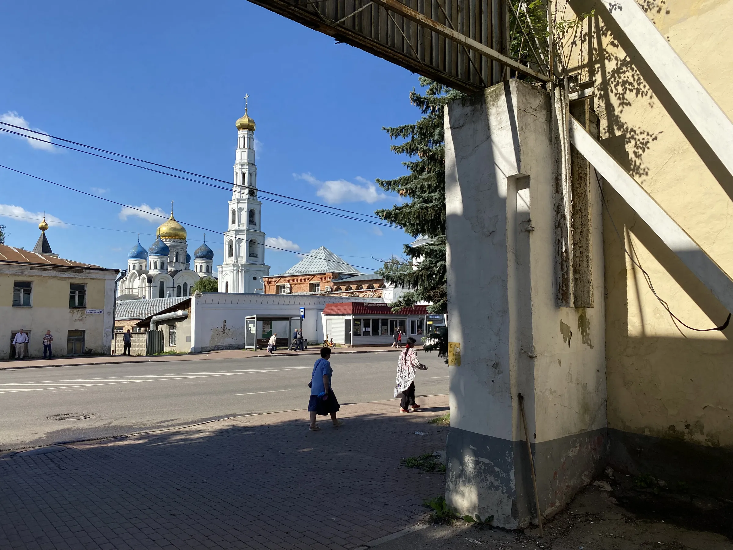 Старый двор с колокольней, фото 17
