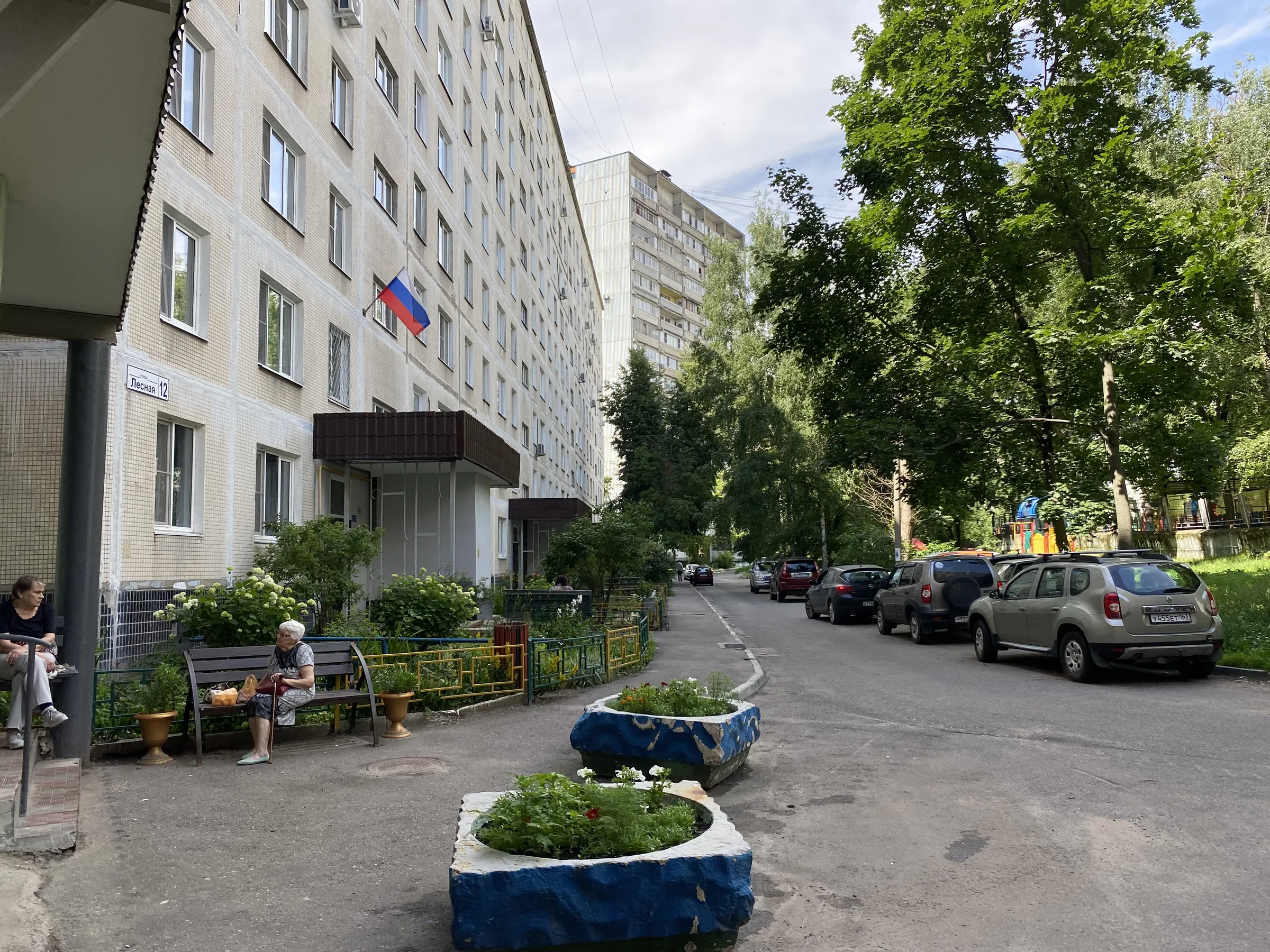 Двор с аркой и зеленью, фото 8