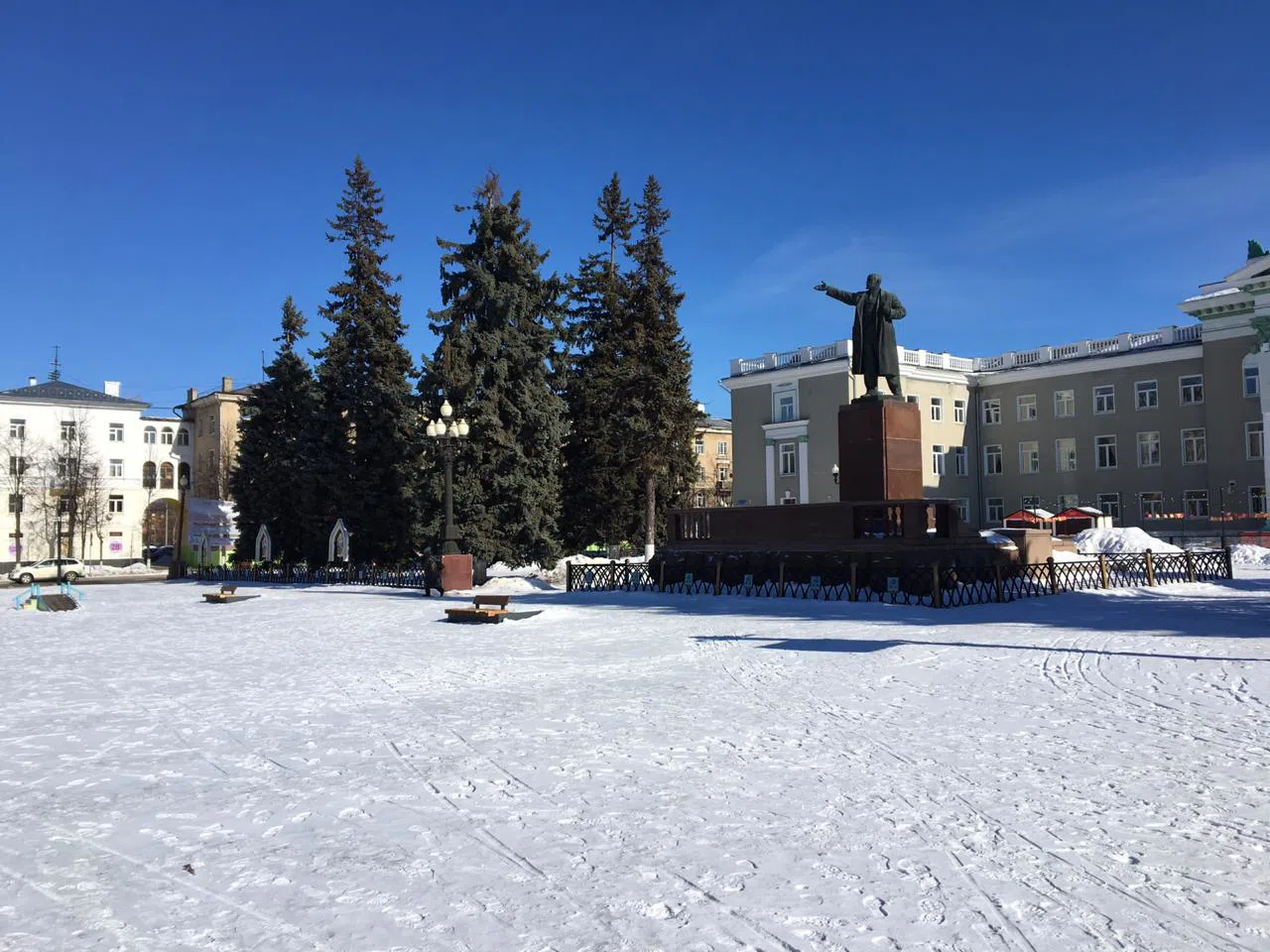 Зимний сквер с колоннадой, фото 3