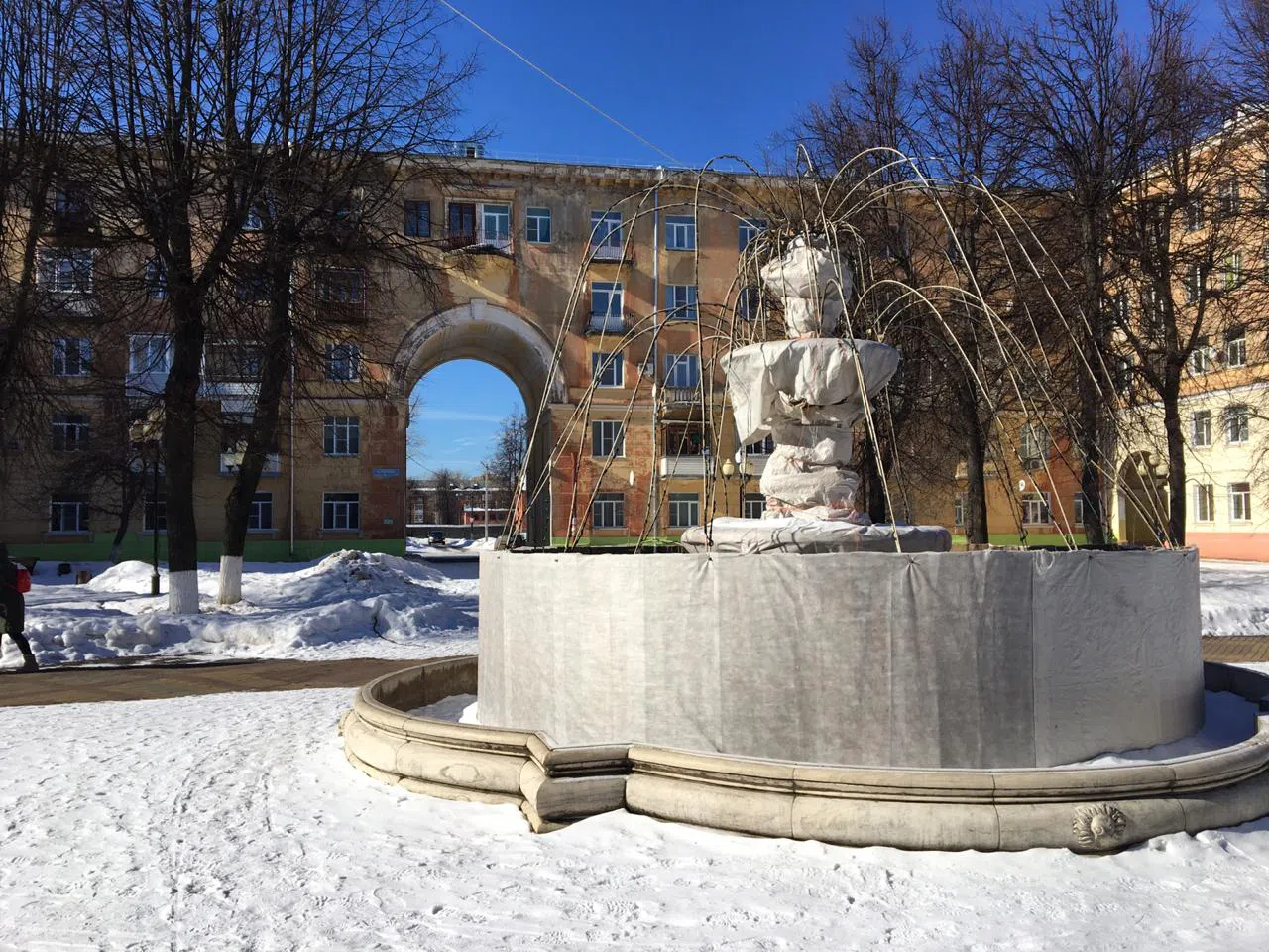 Зимний сквер с колоннадой, фото 21