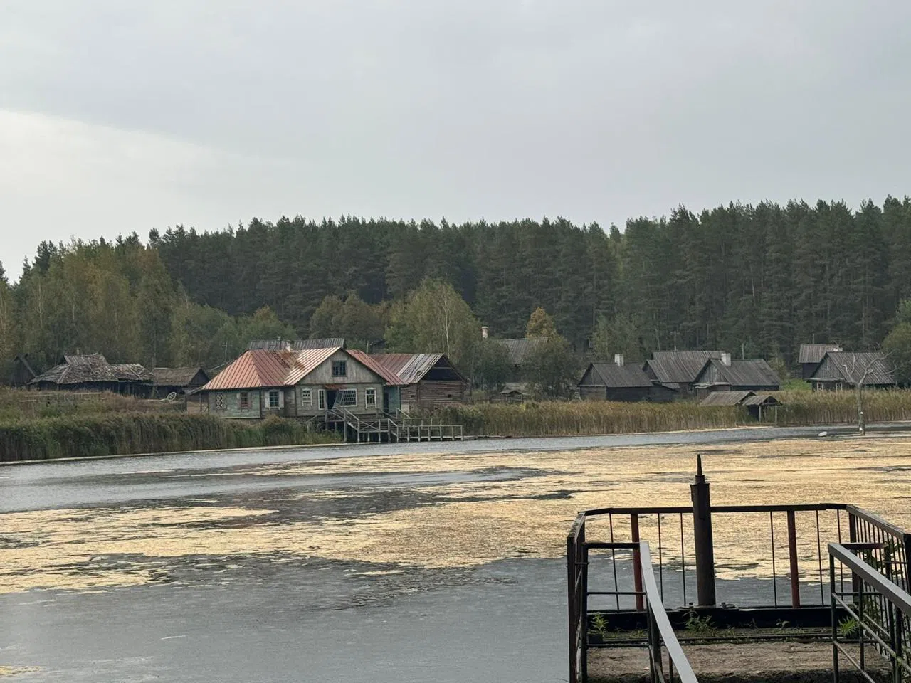 Лесная деревня на озере, фото 1