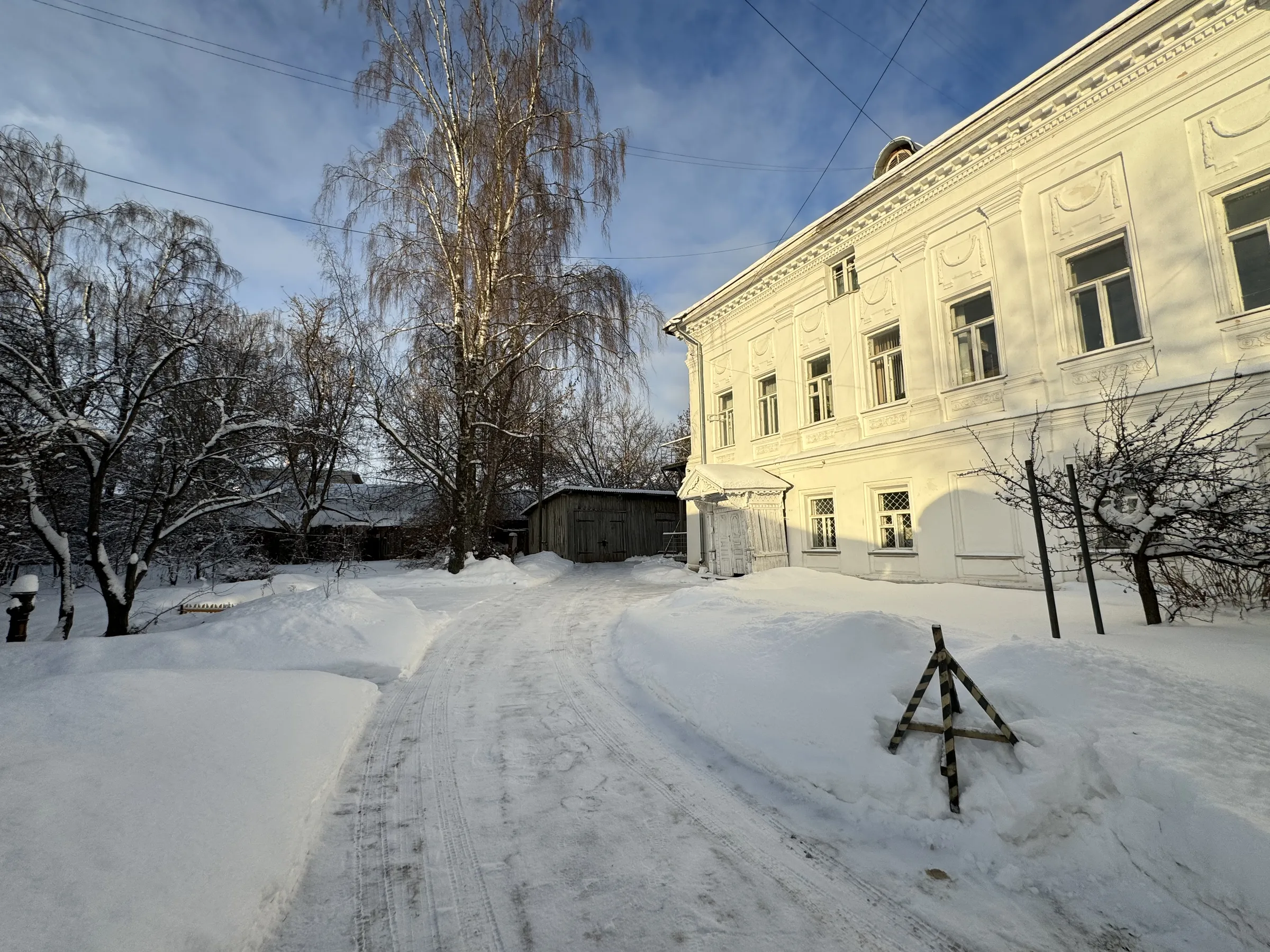 Белый фасад с лепниной, фото 5