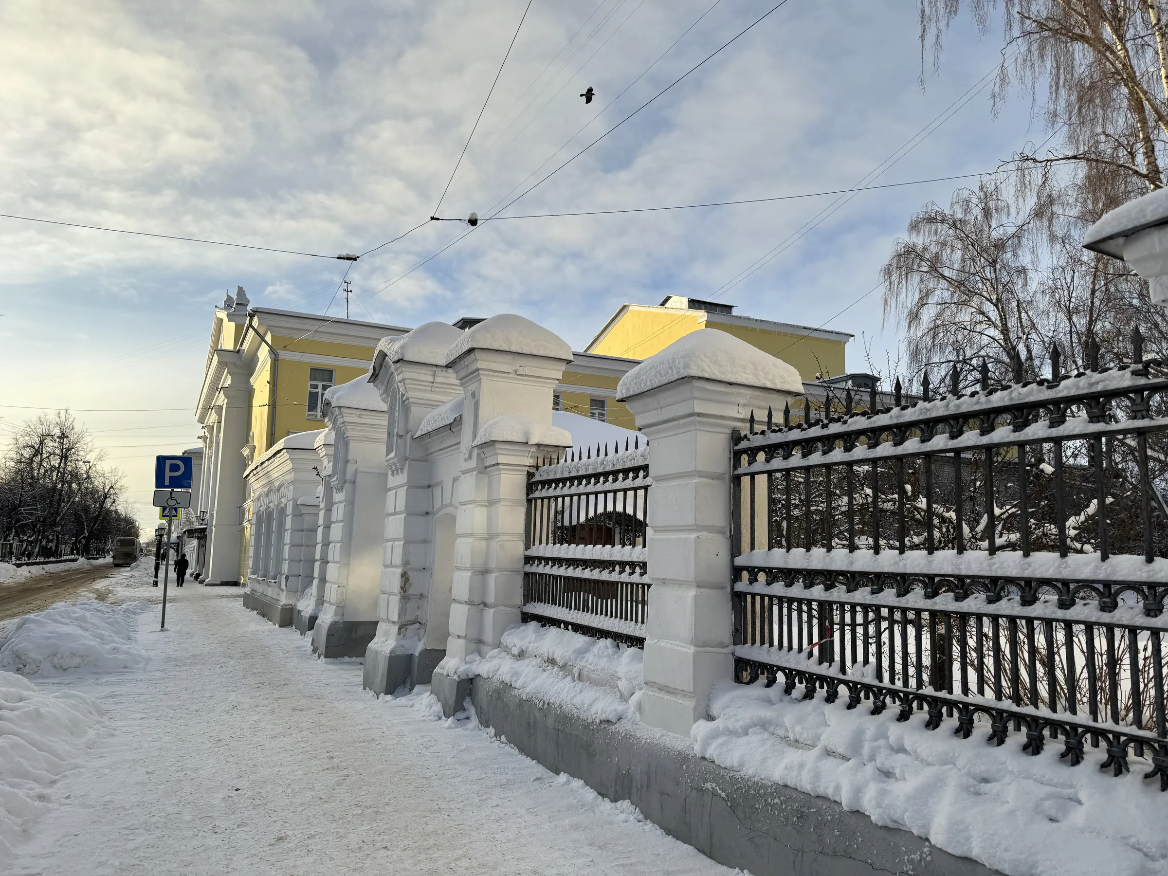Белый фасад с лепниной, фото 3