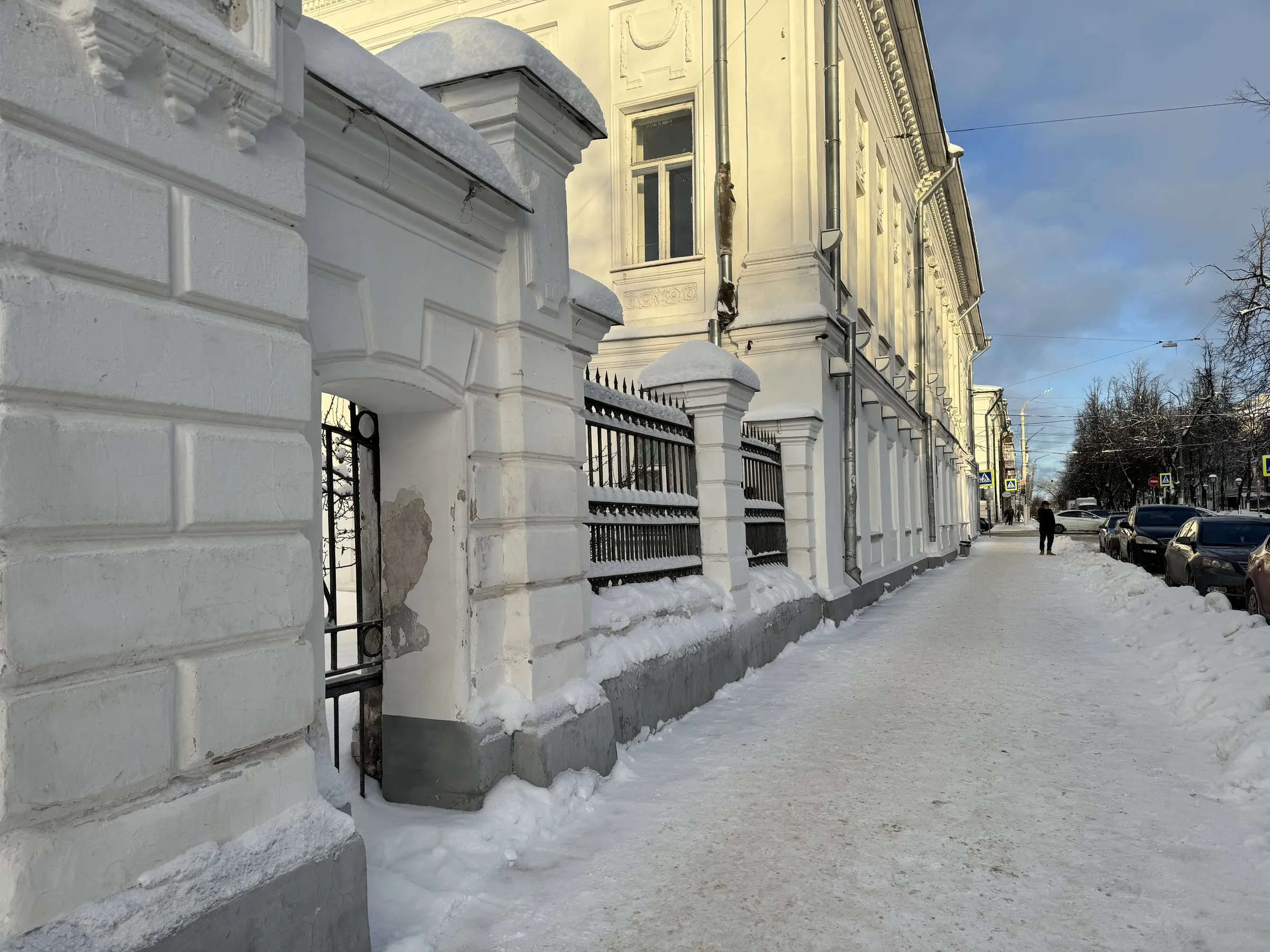 Белый фасад с лепниной, фото 6