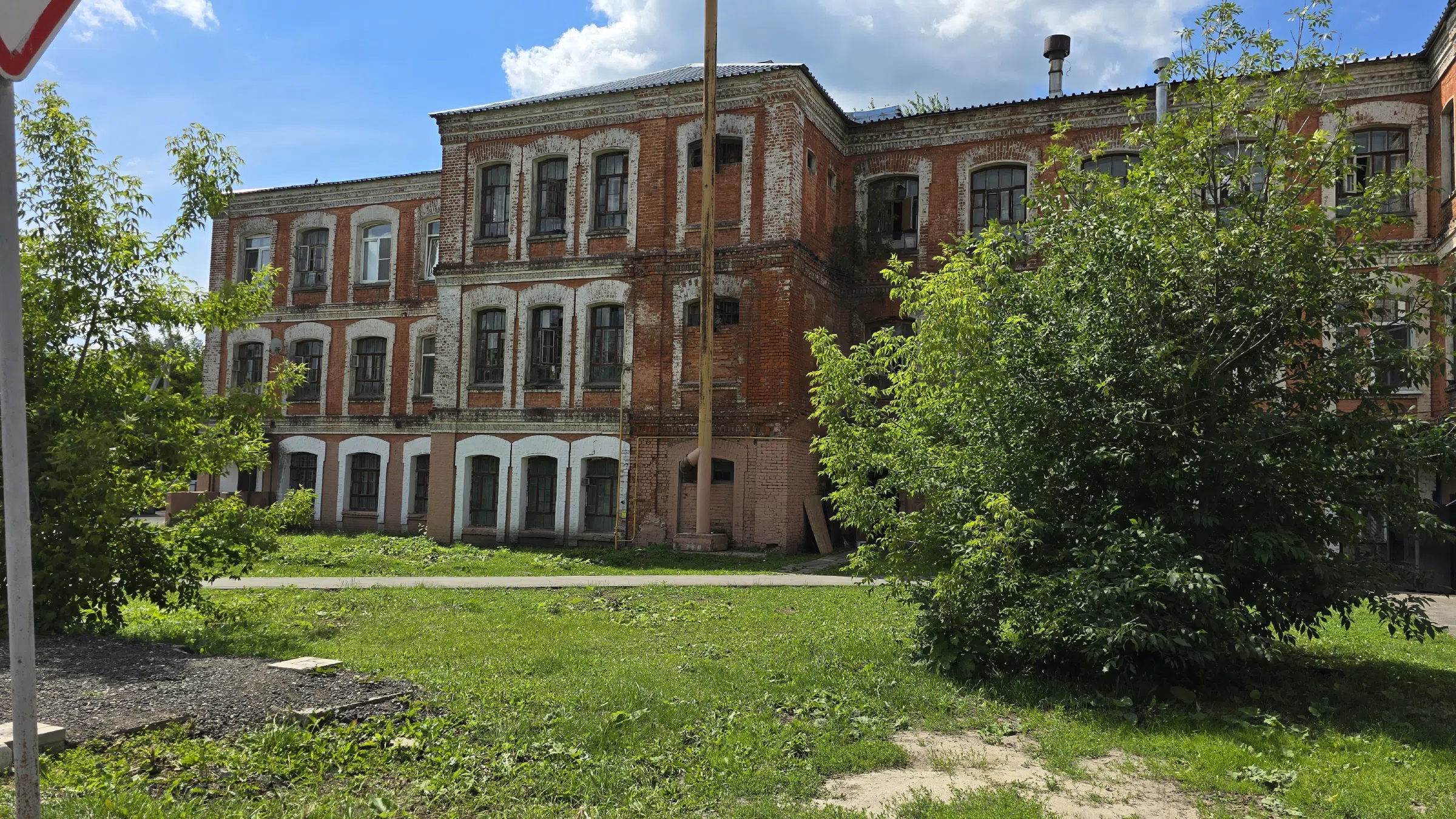 Кирпичная сталинка с двором, фото 1