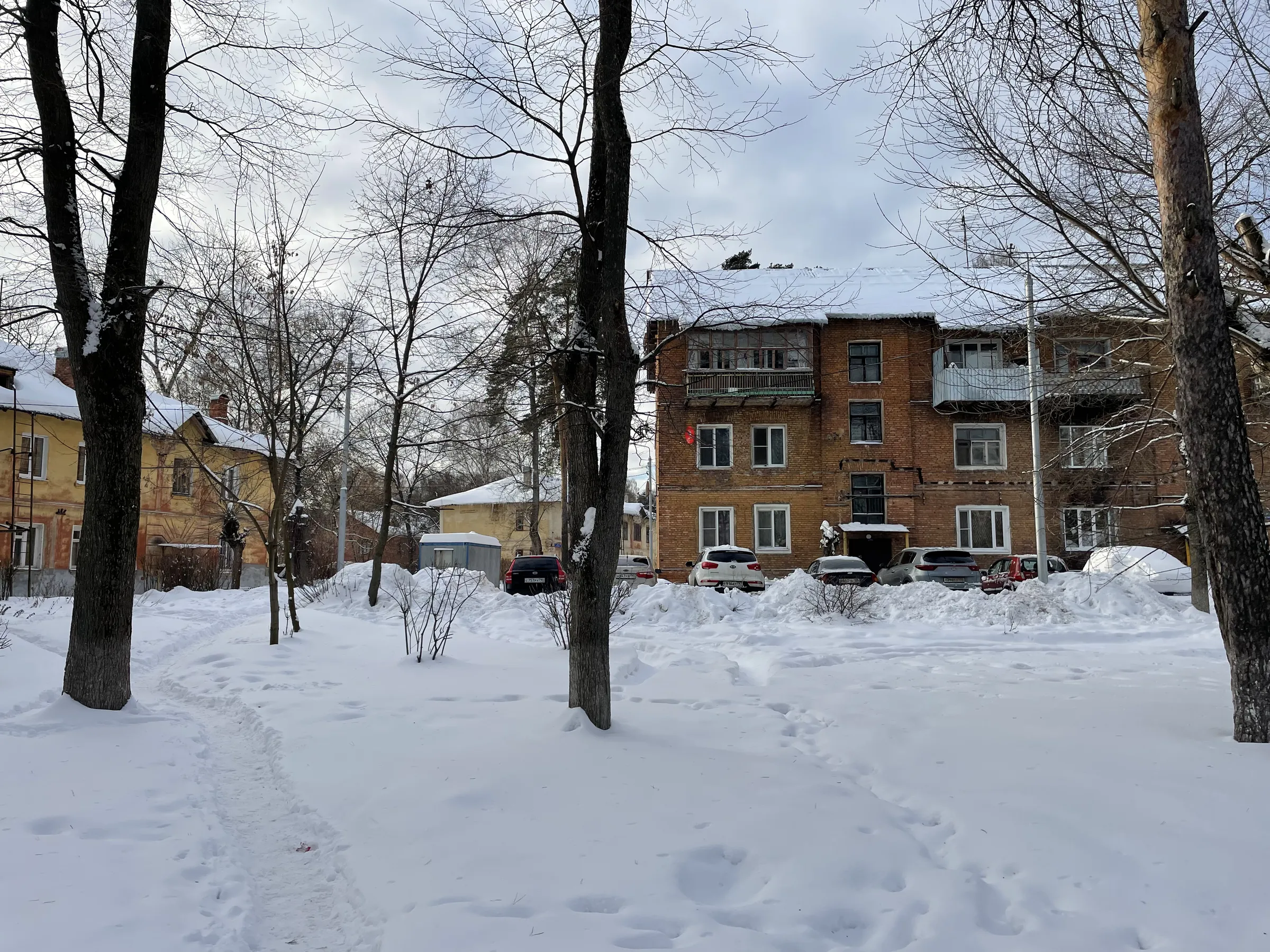 Жёлтая сталинка деревня, фото 2