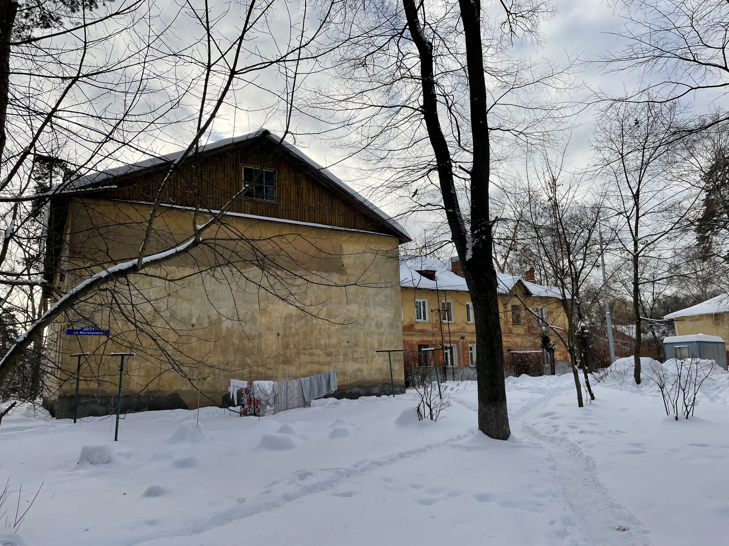 Жёлтая сталинка деревня, фото 1