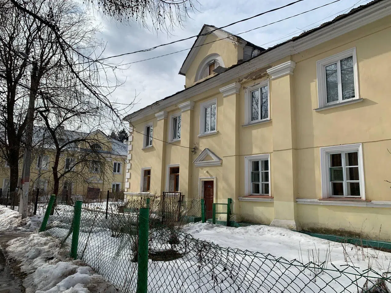 Сталинка с палисадником, фото 1