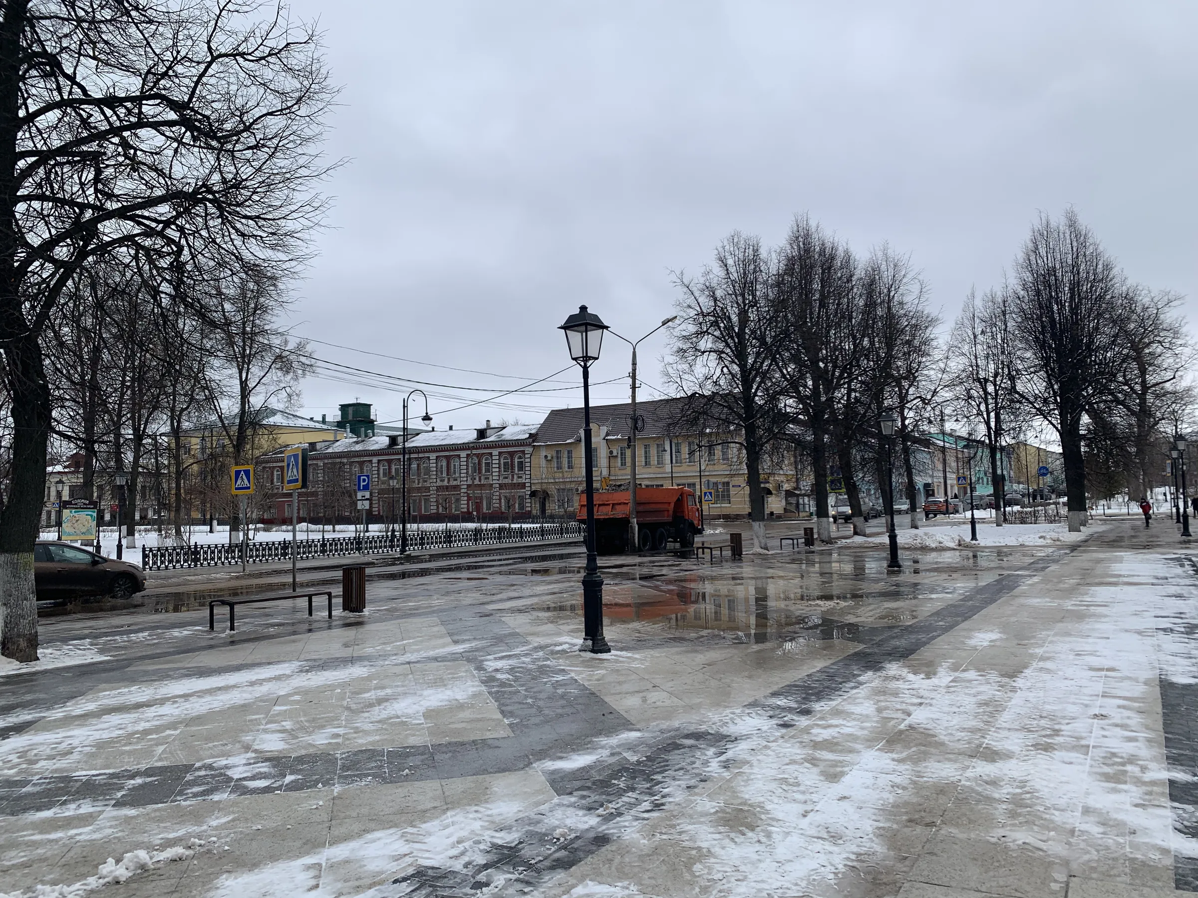 Парадная улица провинциального города, фото 2