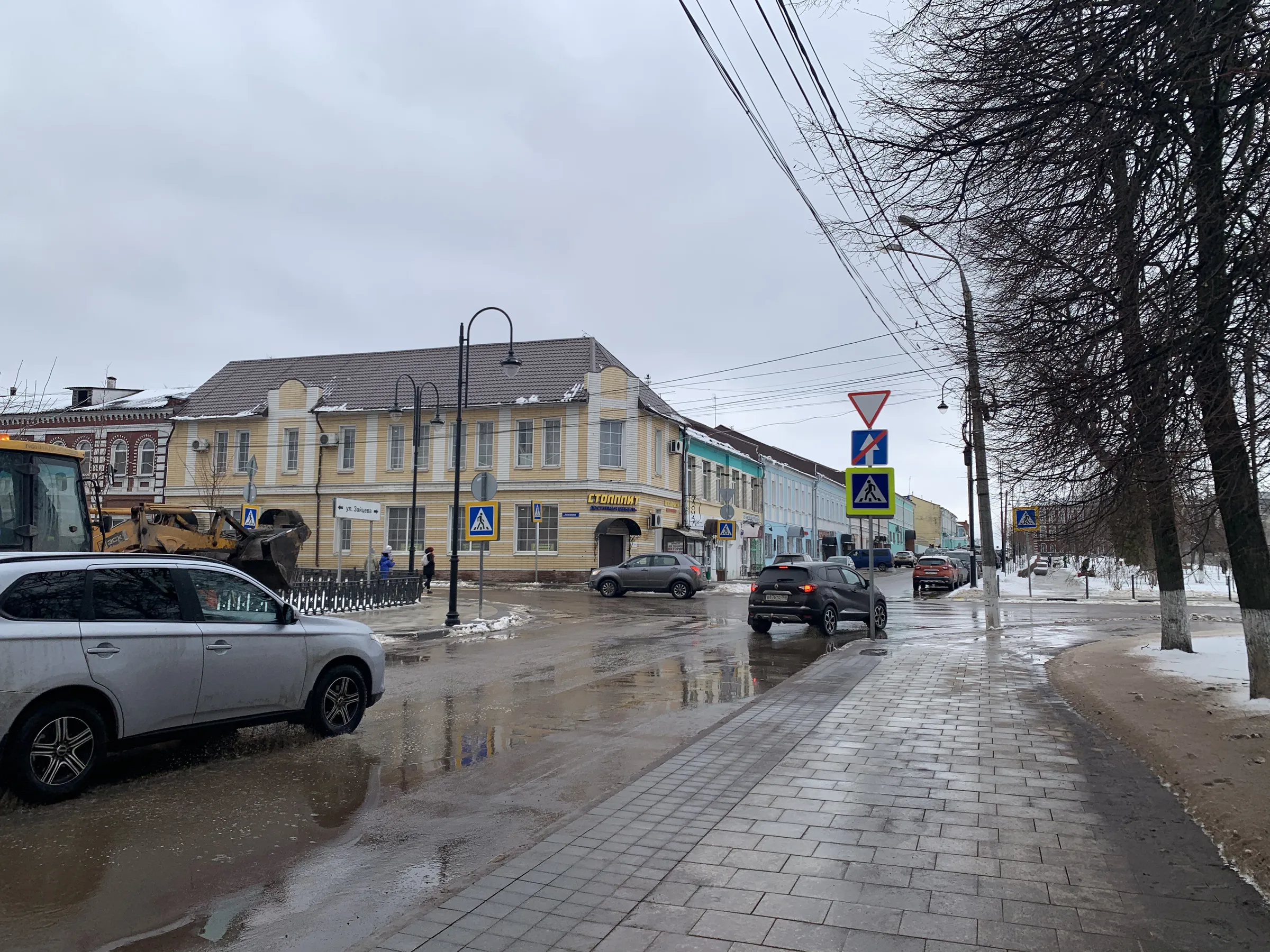 Парадная улица провинциального города, фото 7