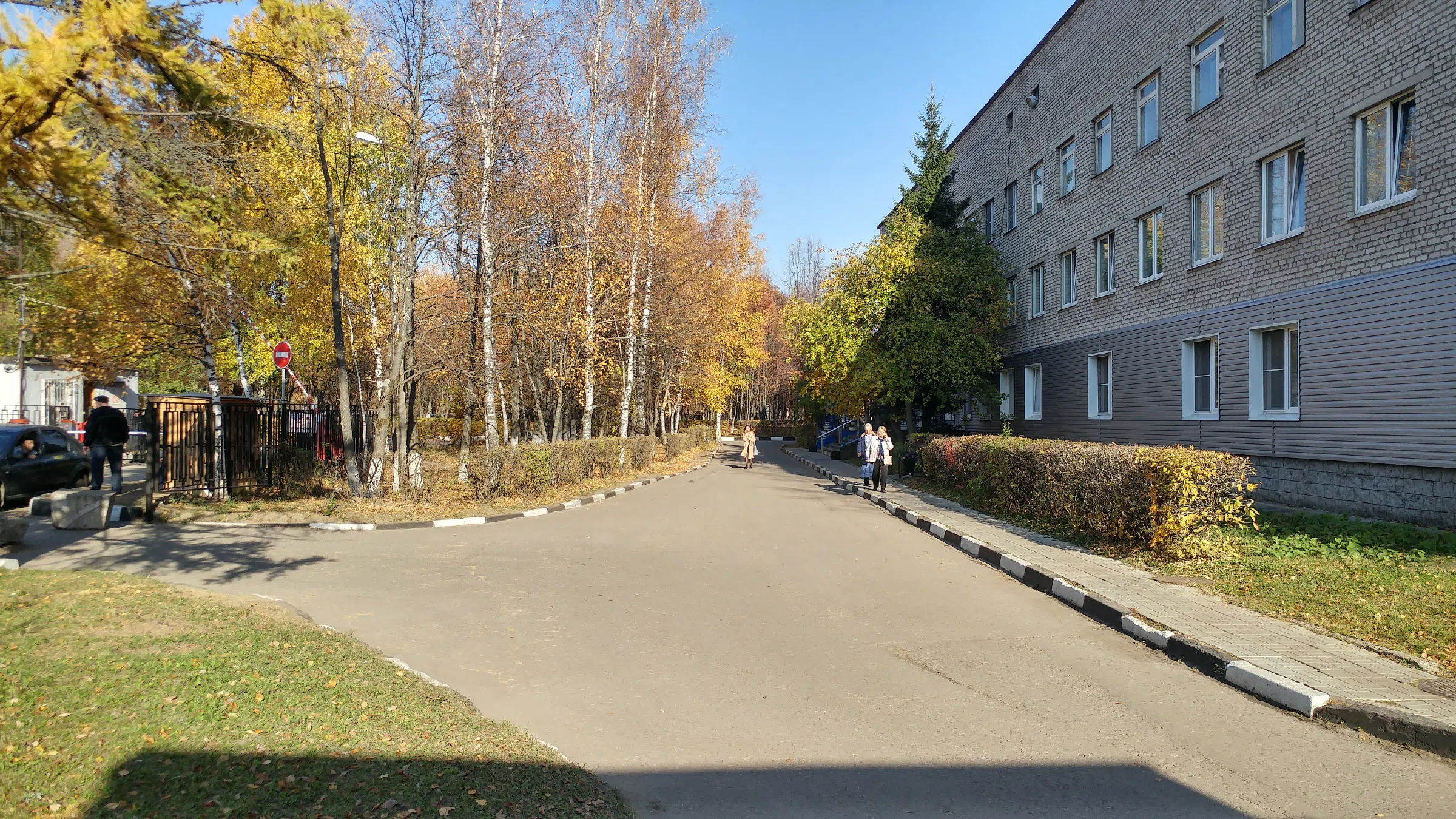 Парковка у жилых домов, фото 9