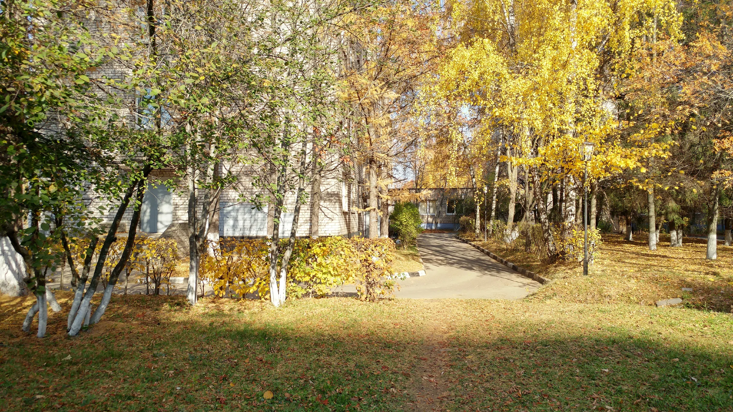 Парковка у жилых домов, фото 7