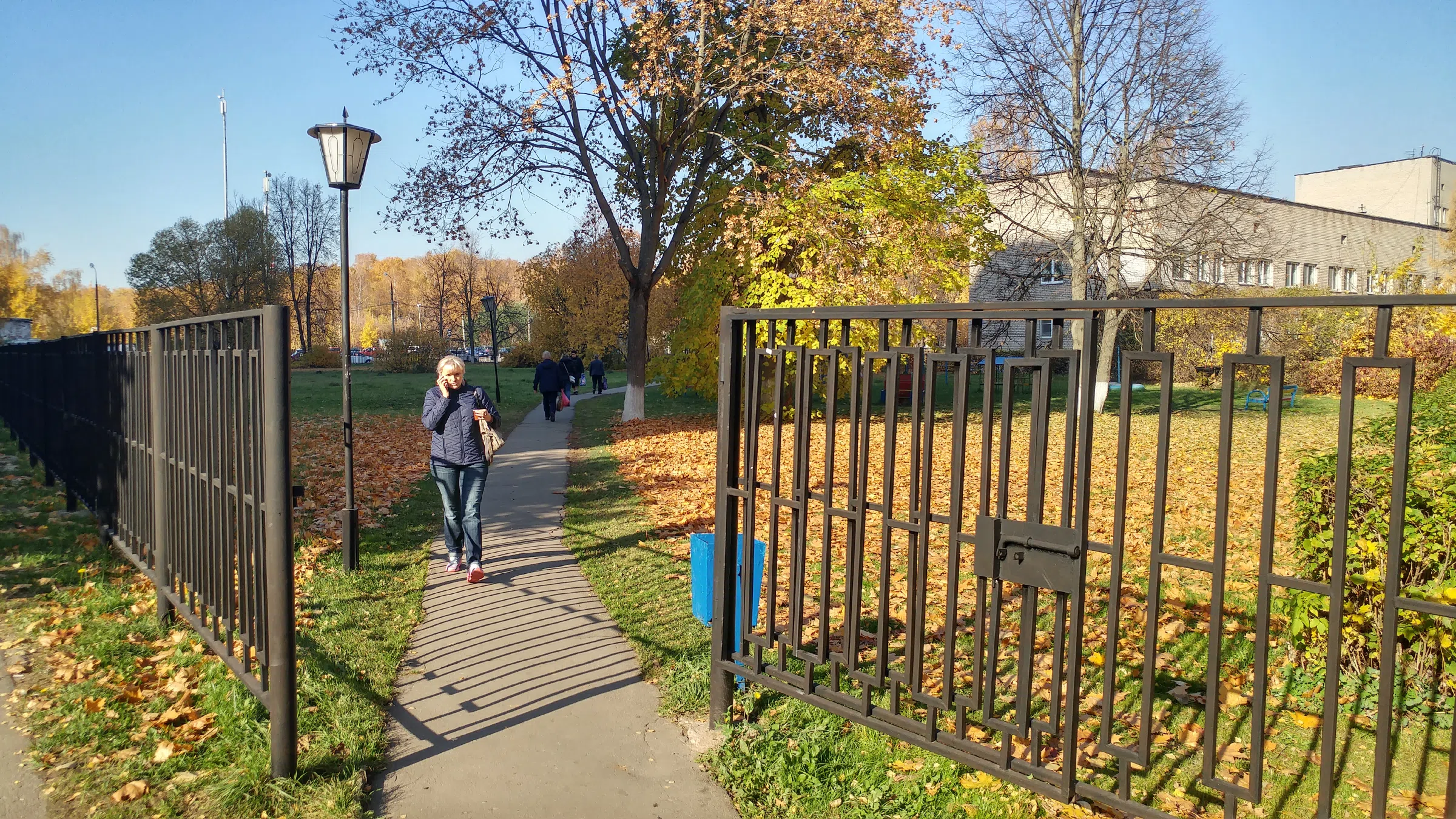 Парковка у жилых домов, фото 3