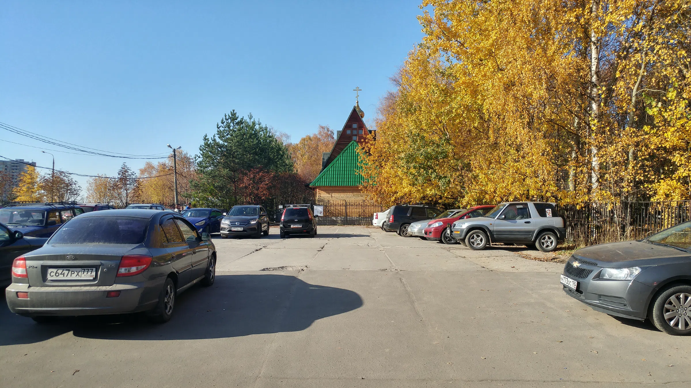 Парковка у жилых домов, фото 12