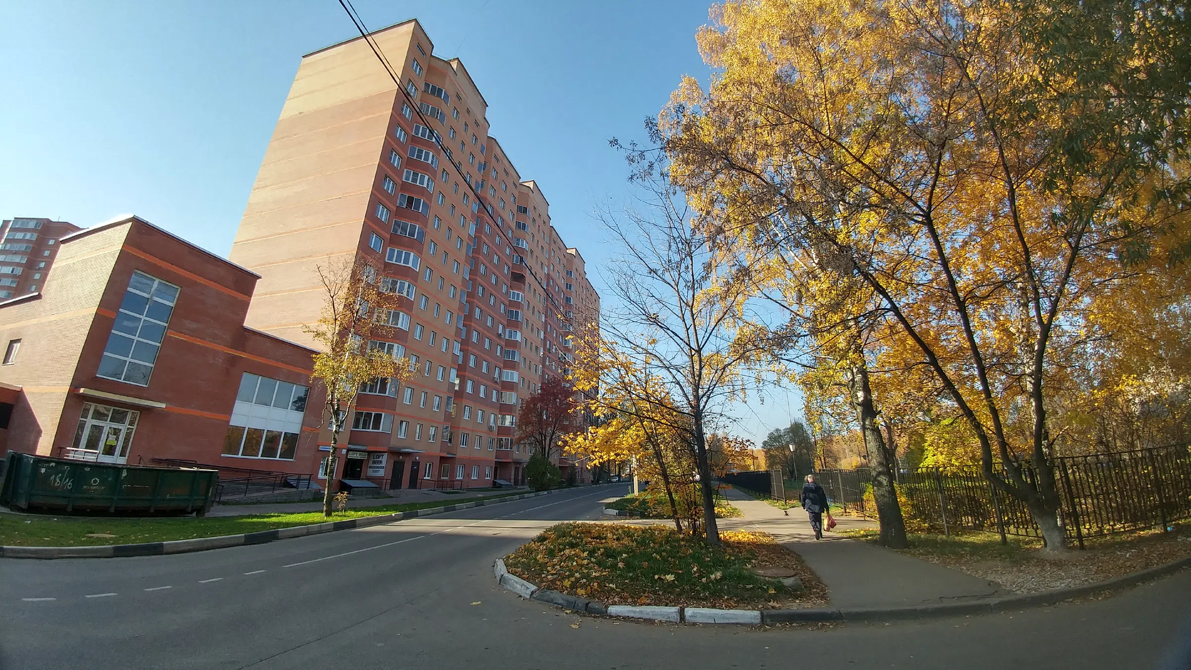 Парковка у жилых домов, фото 2
