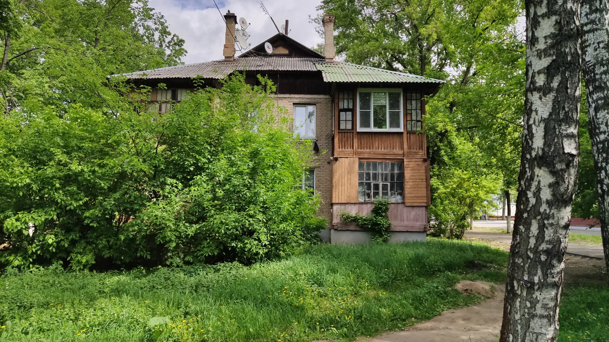 Деревенский дом с резьбой, фото 2