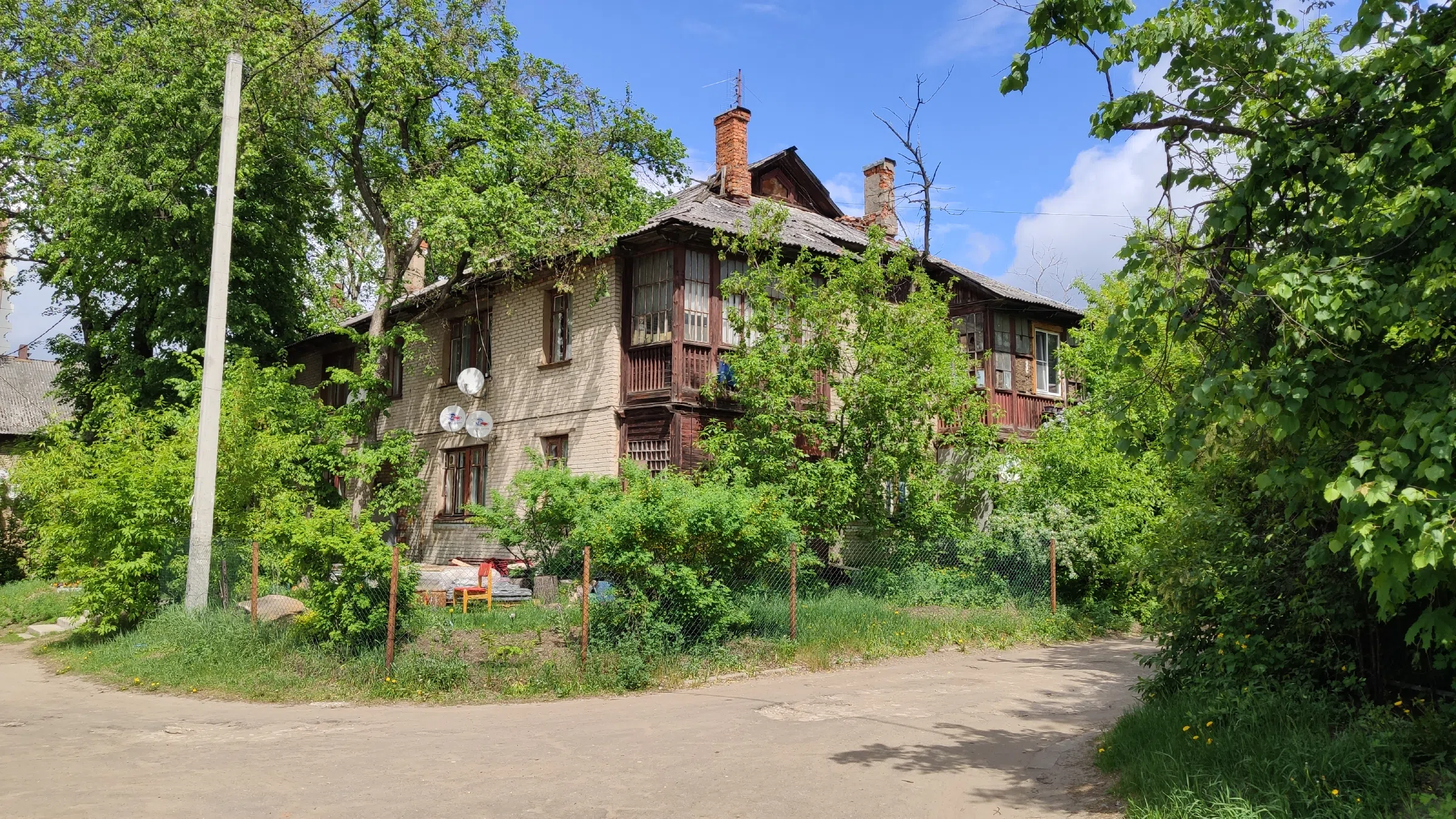Деревенский дом с резьбой, фото 5