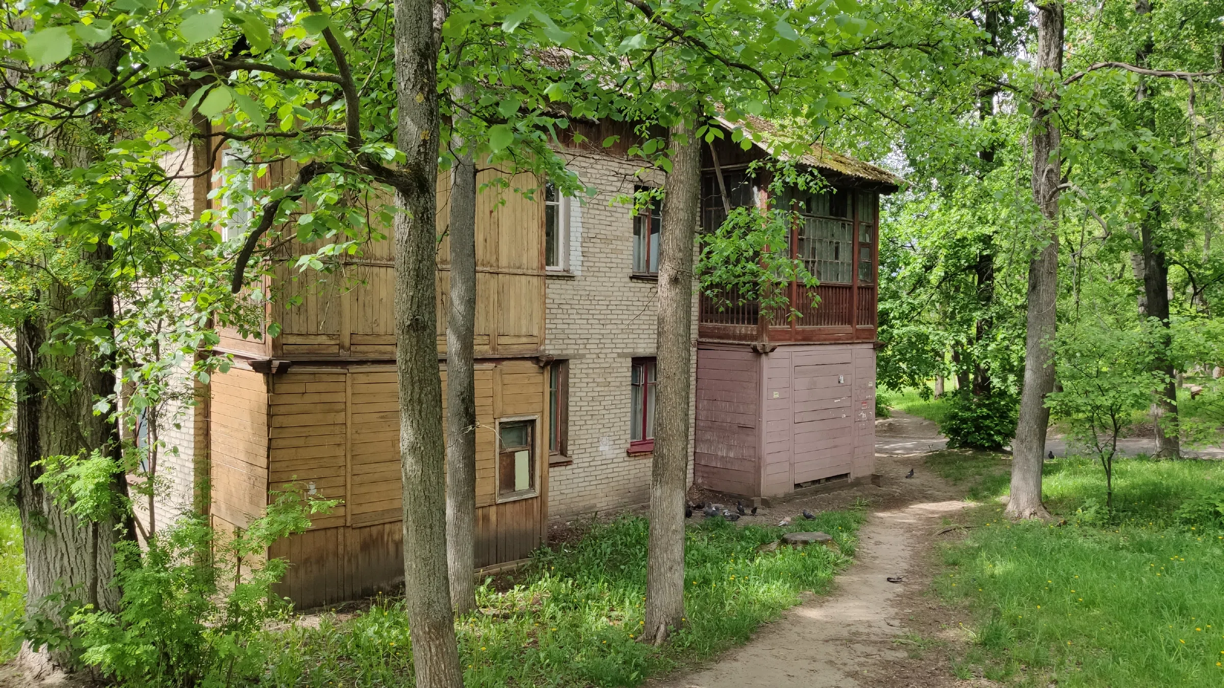 Деревенский дом с резьбой, фото 1