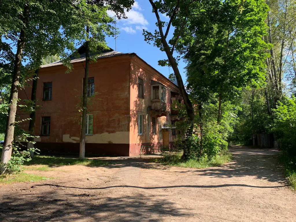 Старый двор с качелями, фото 3