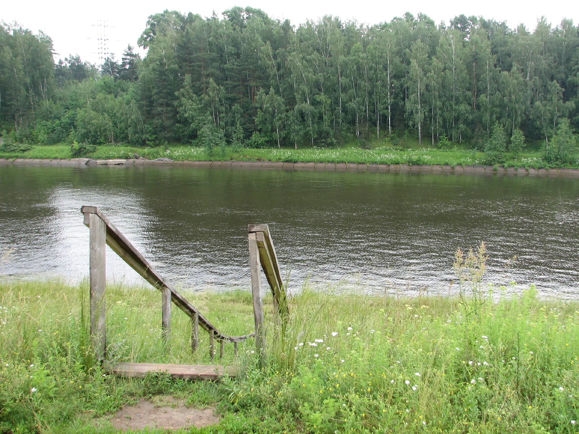 Природный ландшафт с водоемом, фото 3
