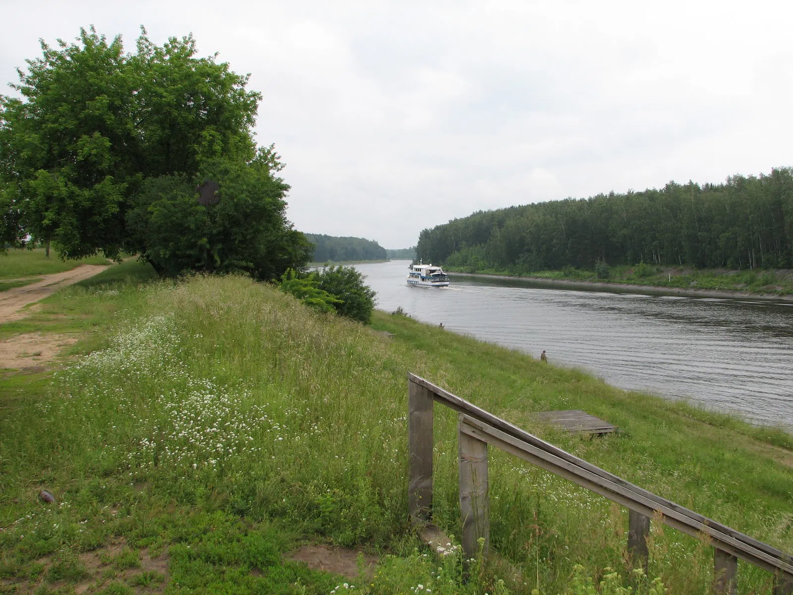Природный ландшафт с водоемом, фото 19