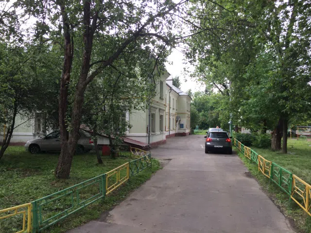 Двухэтажный дом в зелёном дворе, фото 4