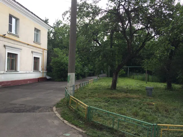 Двухэтажный дом в зелёном дворе, фото 2