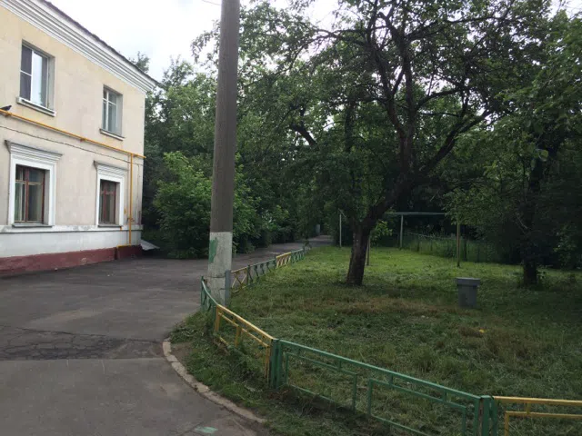 Двухэтажный дом в зелёном дворе, фото 3