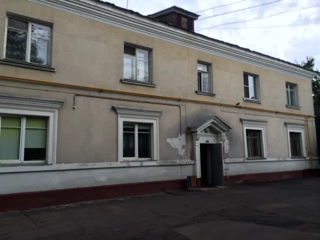 Двухэтажный дом в зелёном дворе, фото 1