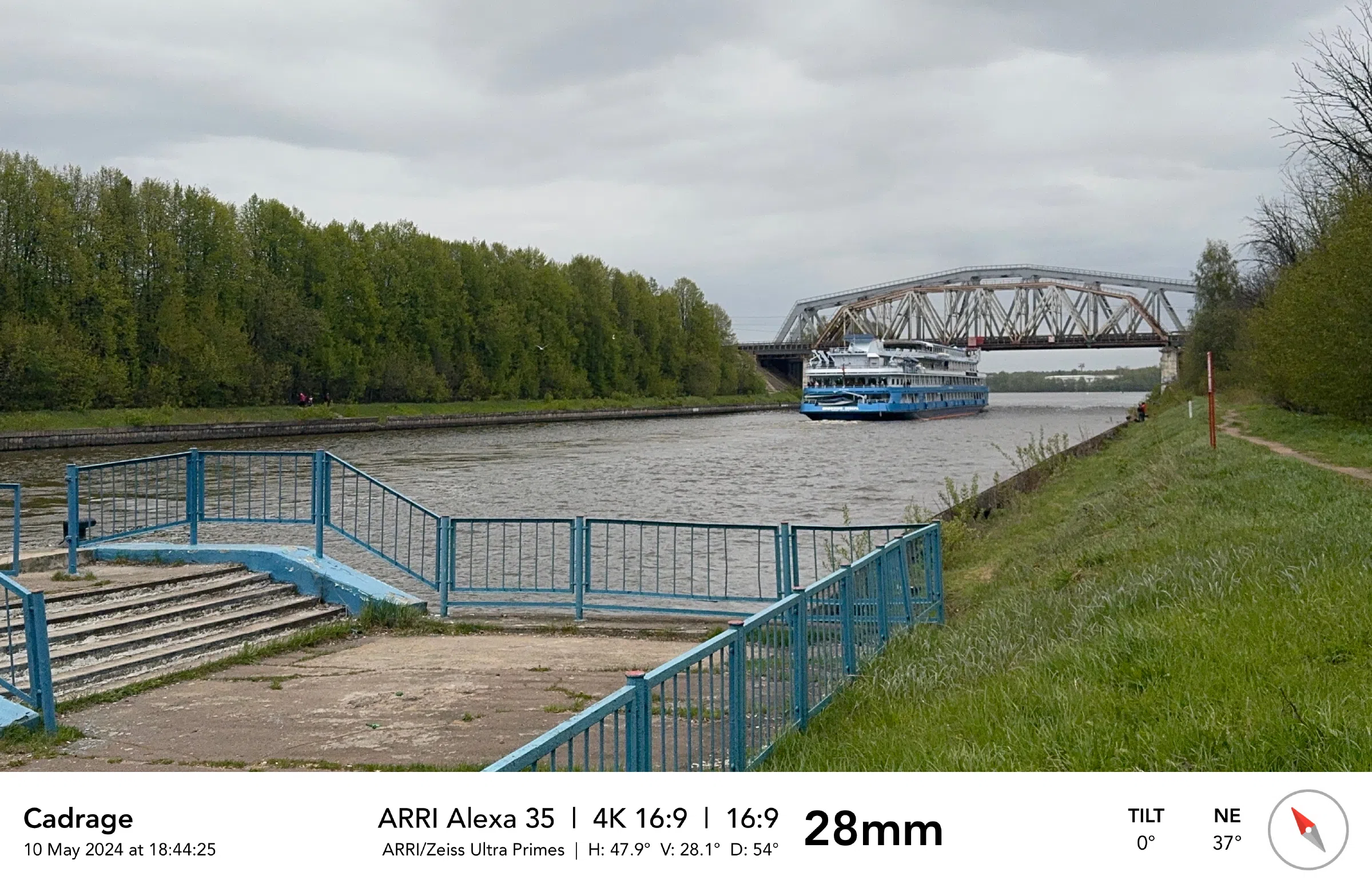Парк у пруда с мостом, фото 9
