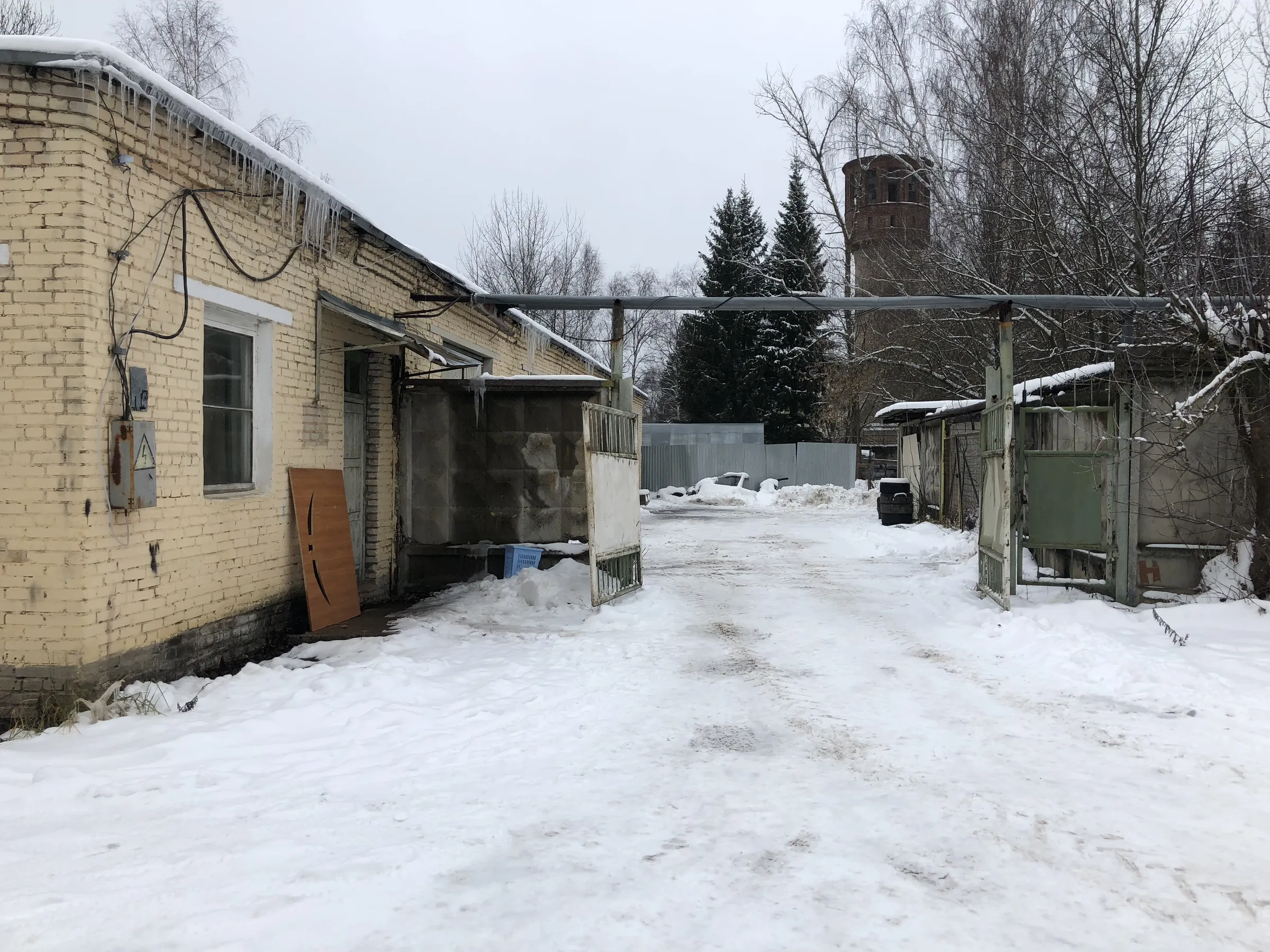 Заброшенный поселок при заводе, фото 16