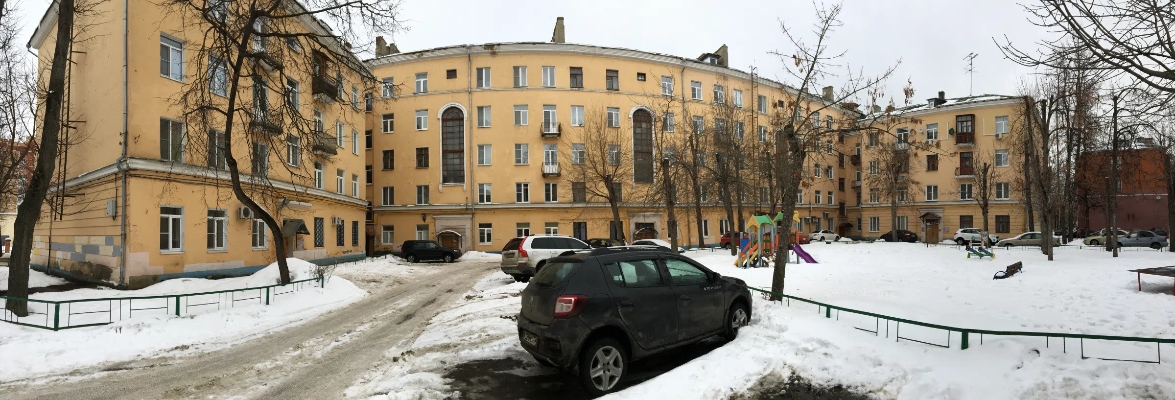 Желтая сталинка с двором, фото 4