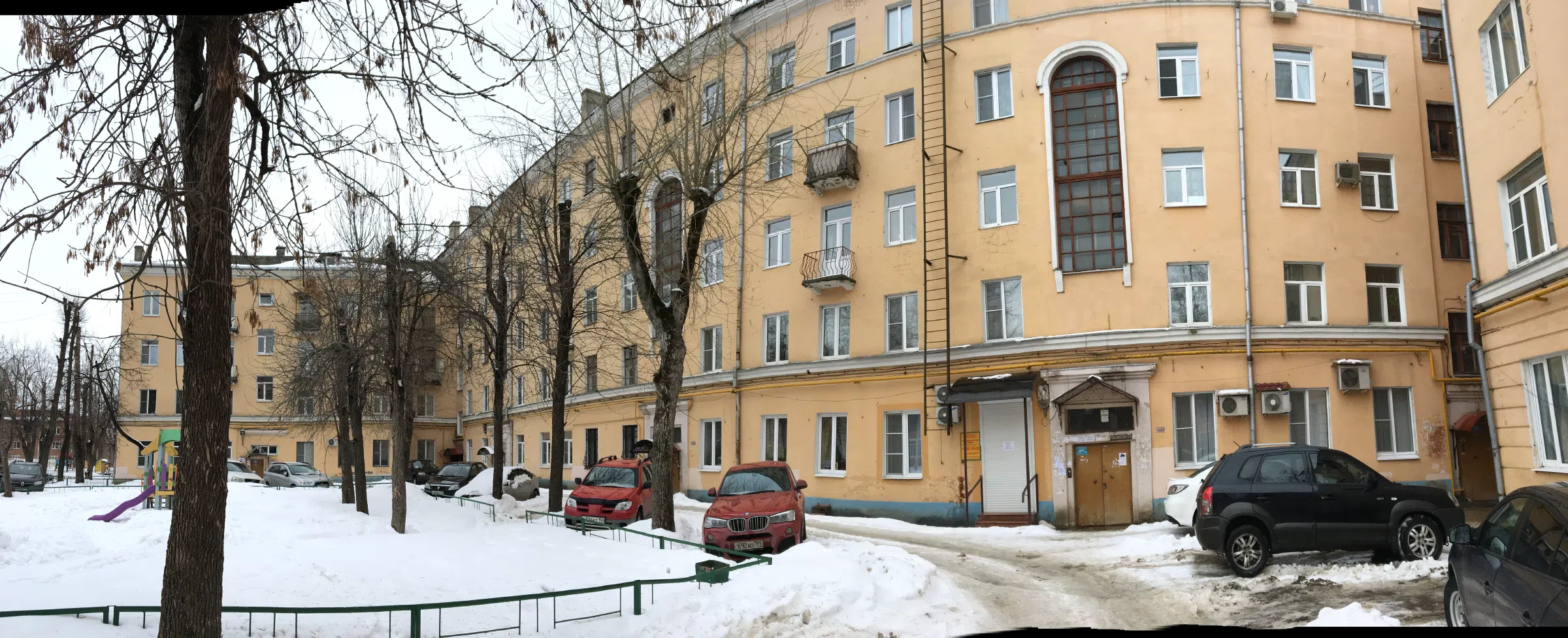Желтая сталинка с двором, фото 9